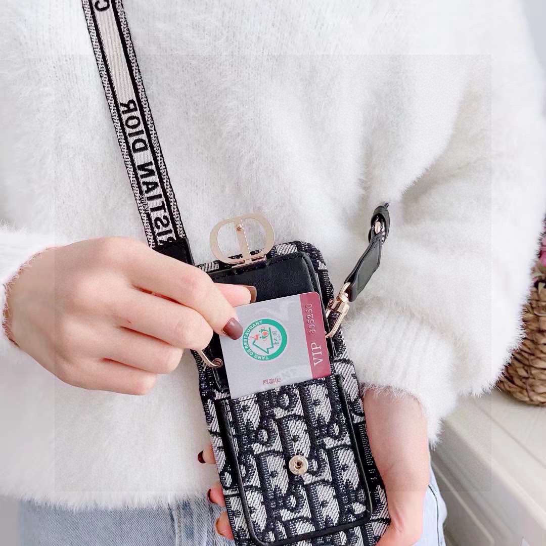  ✨Dior蒙田系列卡包手机壳，刺绣织带肩带🔮
型号：为了不出现报错型号，请打开本机查看手机设置显示的型