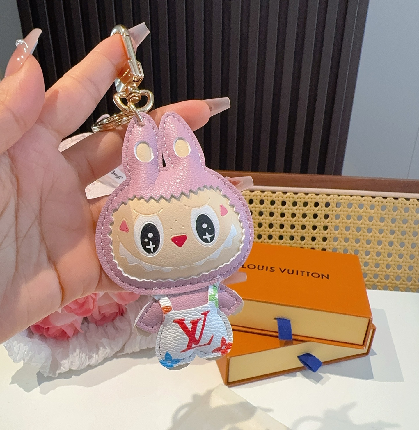 🆕拉布布挂件公仔钥匙扣，LV钥匙扣，包包挂饰
