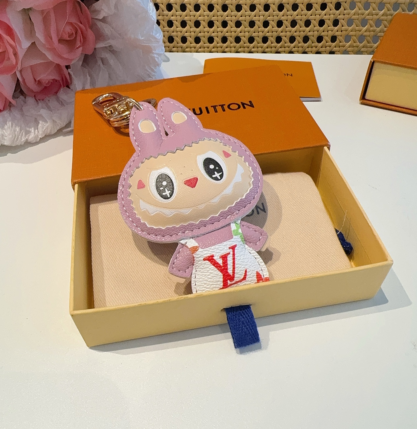 🆕拉布布挂件公仔钥匙扣，LV钥匙扣，包包挂饰
