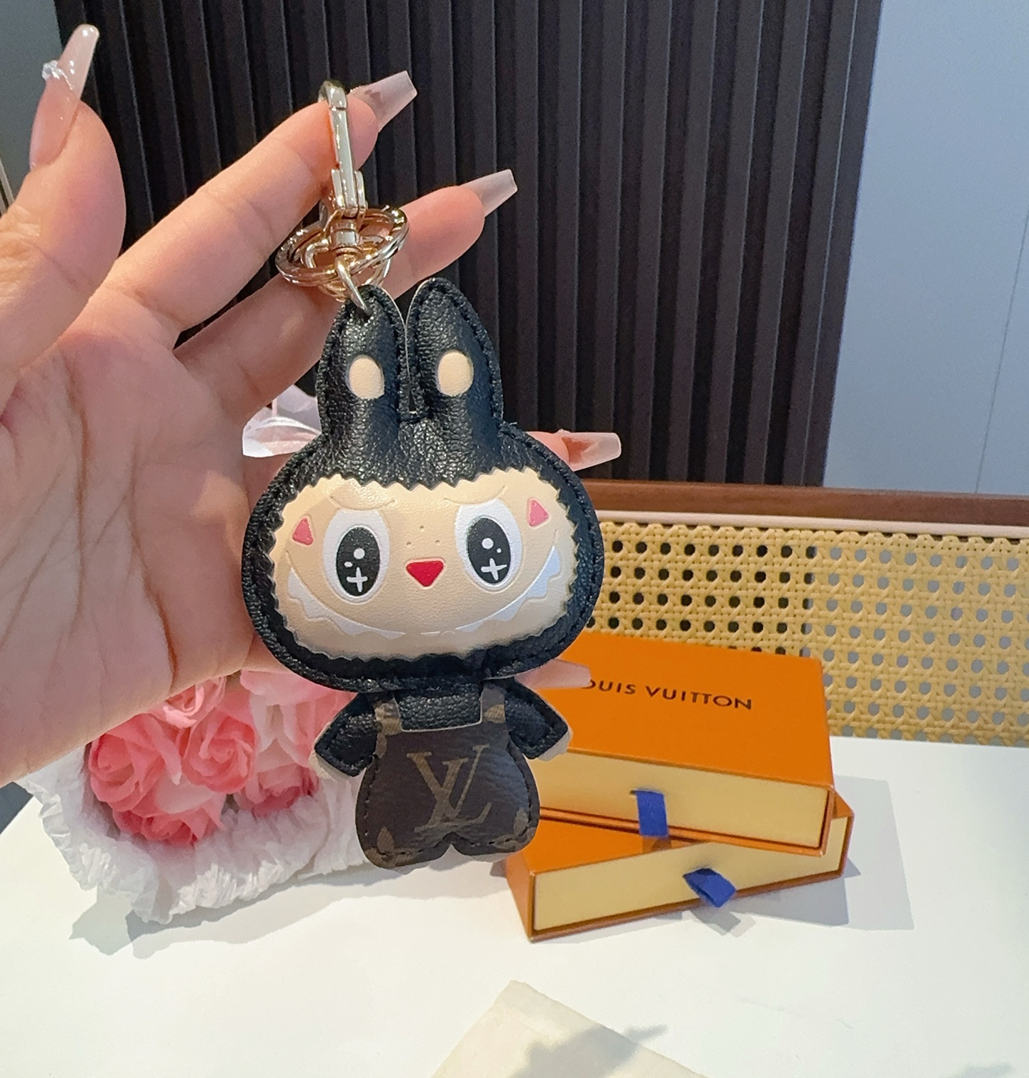 🆕拉布布挂件公仔钥匙扣，LV钥匙扣，包包挂饰
