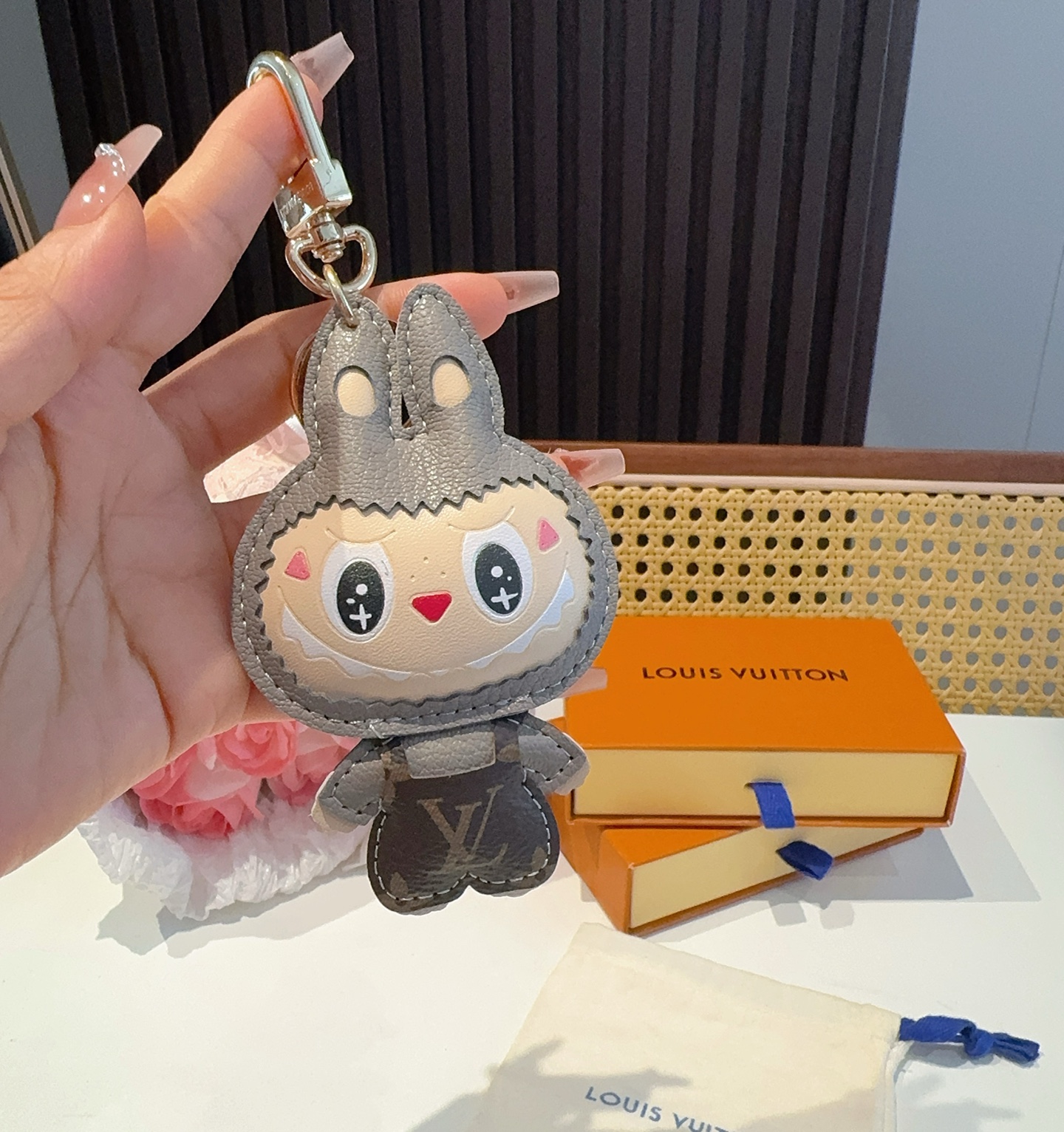 🆕拉布布挂件公仔钥匙扣，LV钥匙扣，包包挂饰
