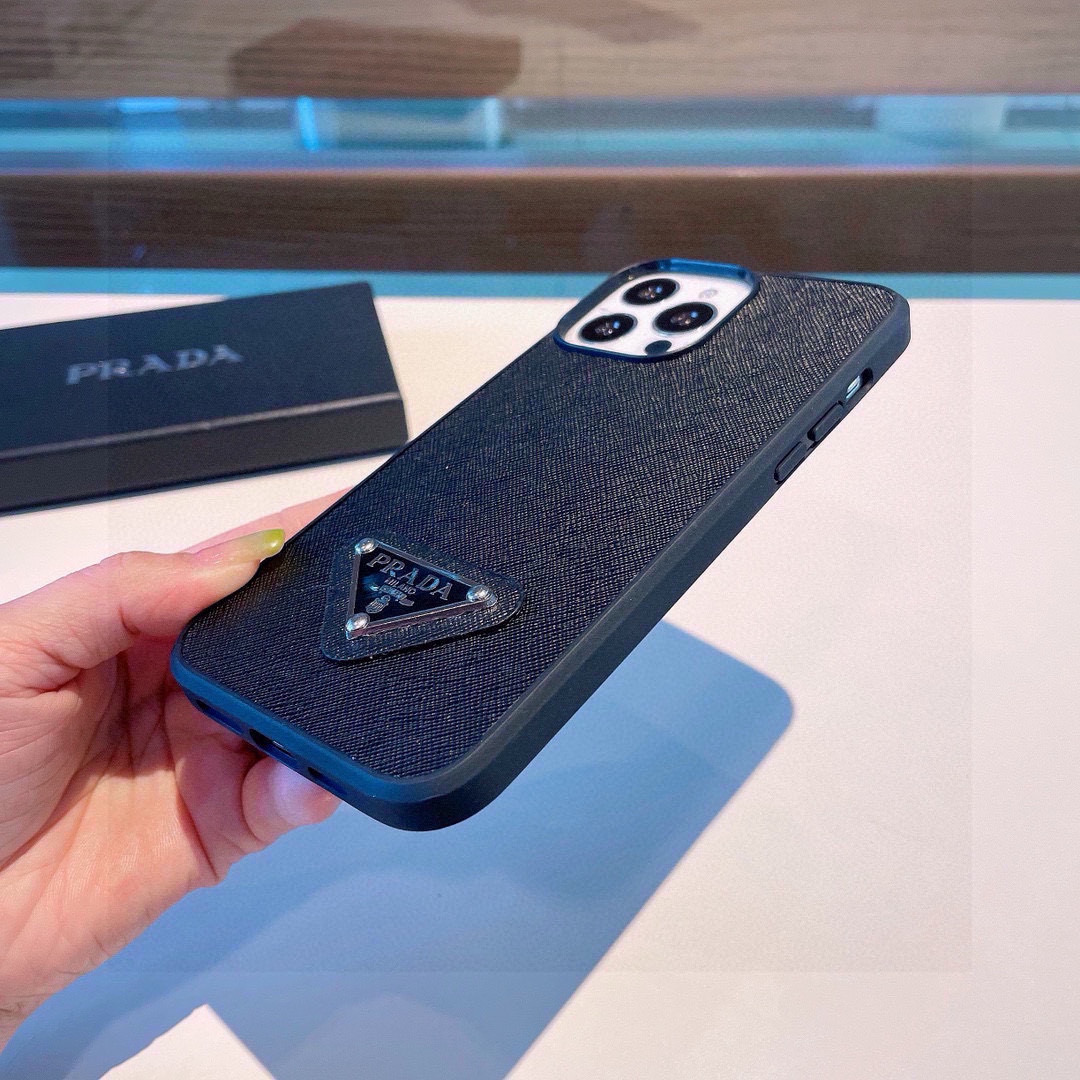 ❄️新款上架💠 普拉达·PRADA官网同款全包手机壳，精准孔位 
iPhone16系列更新 
型号：为了