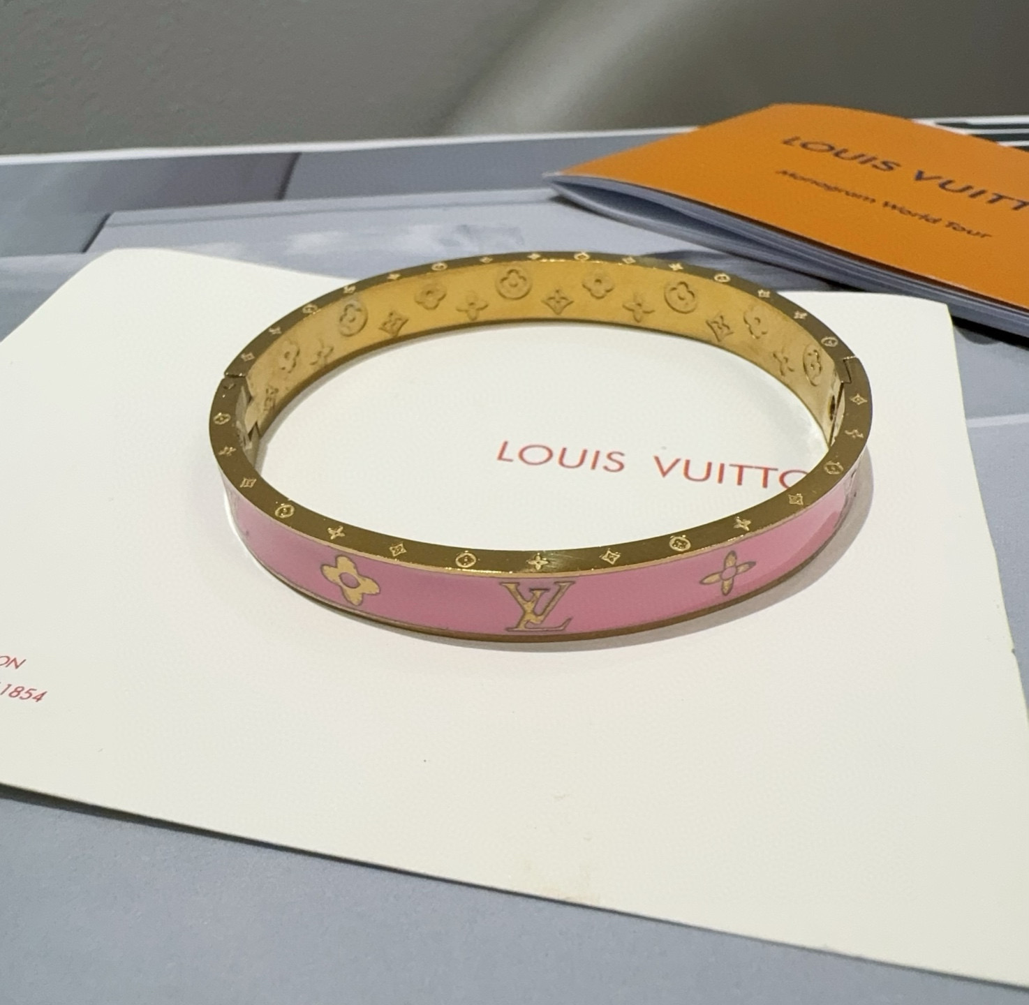  🔥LOUIS VUITTON官网热款MONOGRAM LV手镯 
LV珐琅滴胶手环 顶级太钢材质 真空