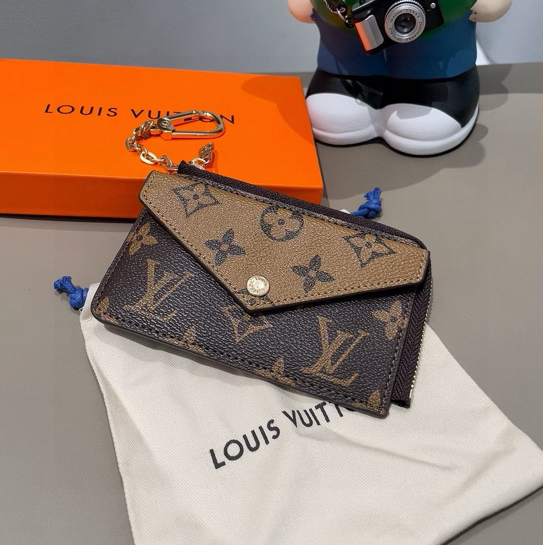  🔥独家新品LV经典老花卡包，包包挂饰 多功能零钱包钥匙扣，超纤材质 多个卡位