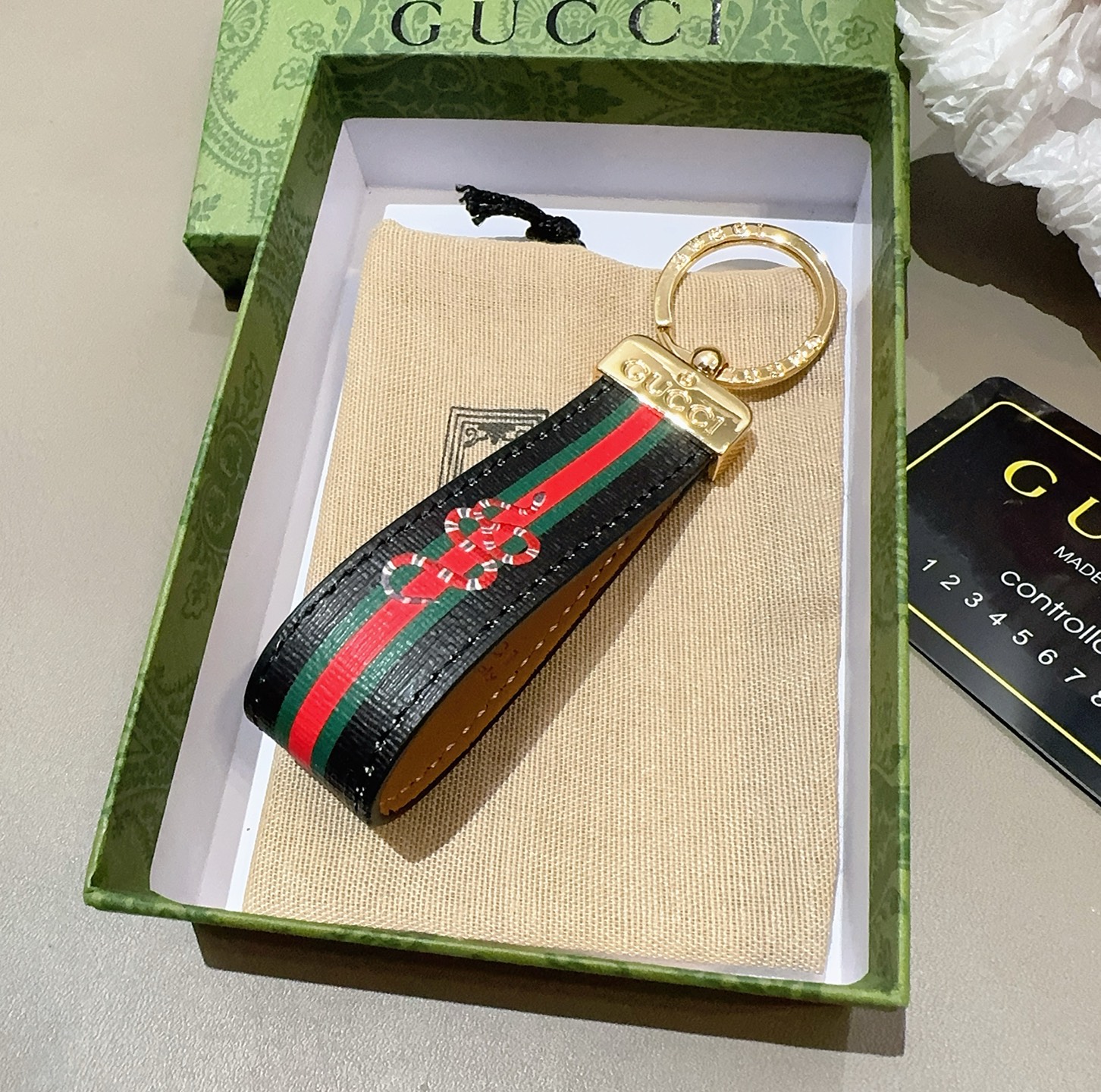  🔥爆款推荐 古驰Gucci钥匙扣 车钥匙挂件包包挂饰
 DauPhine Dragonne 钥匙扣彰显