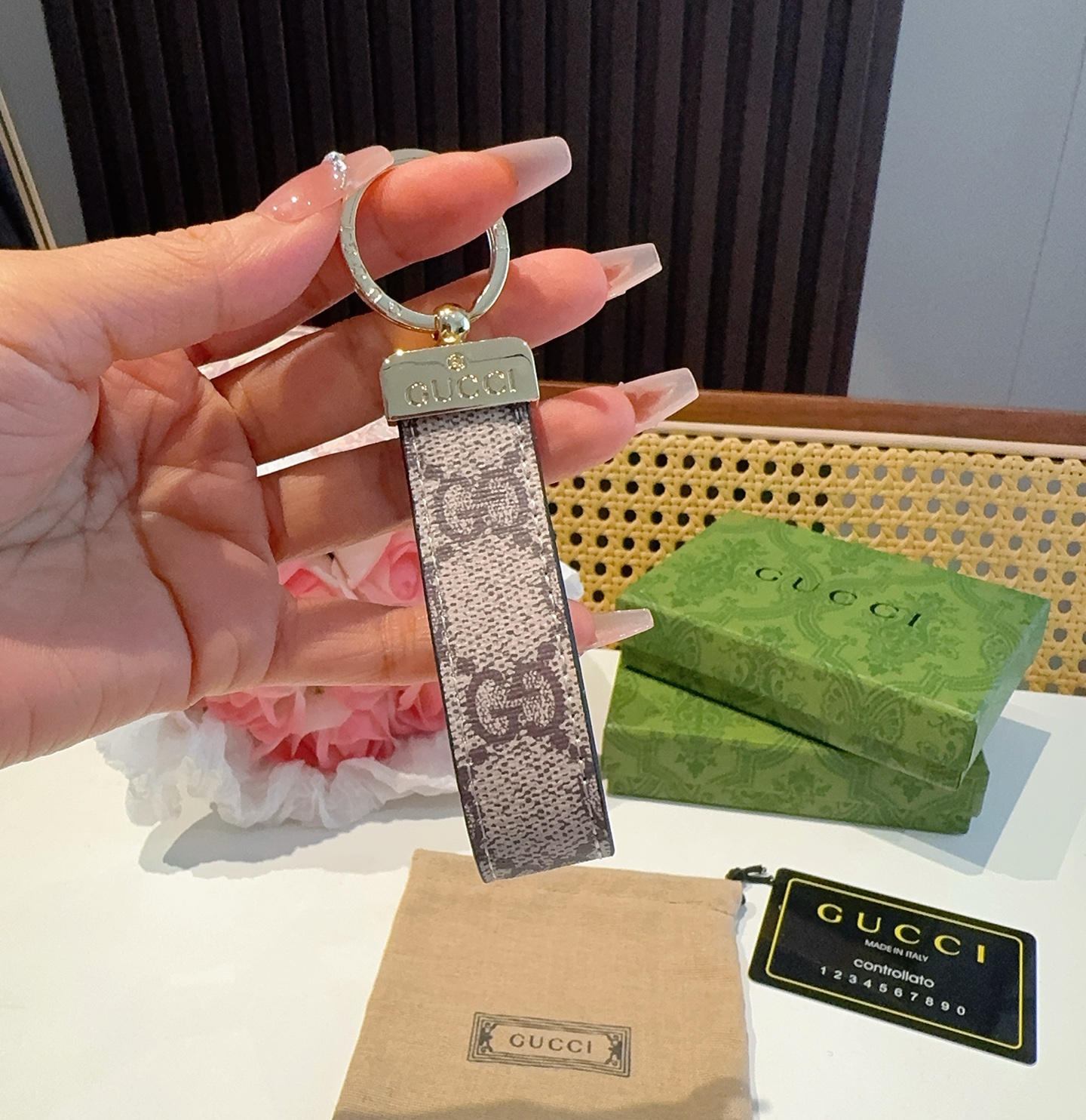  🔥爆款推荐 古驰Gucci钥匙扣 车钥匙挂件包包挂饰
 DauPhine Dragonne 钥匙扣彰显