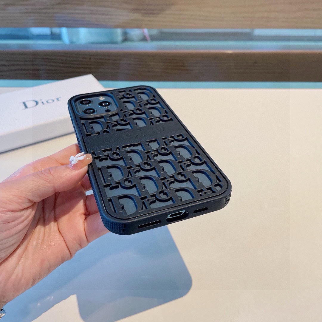 。烟花烟花烟花Dior新品
DIOR•迪奥🔲
新款独家私模 镂空设计.全包手机壳,手感好强
型号:为了不