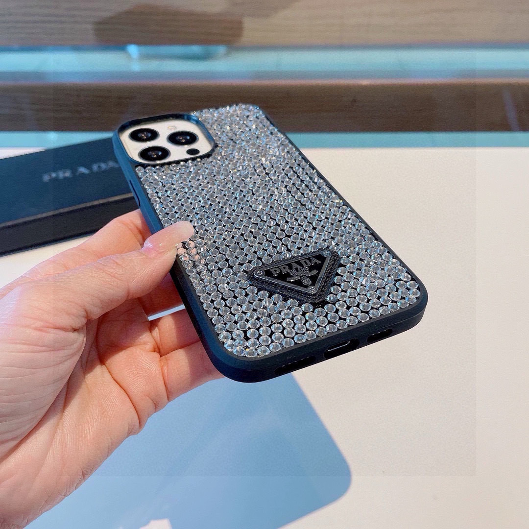 🔥Prada 官网同款手机壳 全包壳 纯手工贴钻 bingbing
型号:为了不出现报错型号,