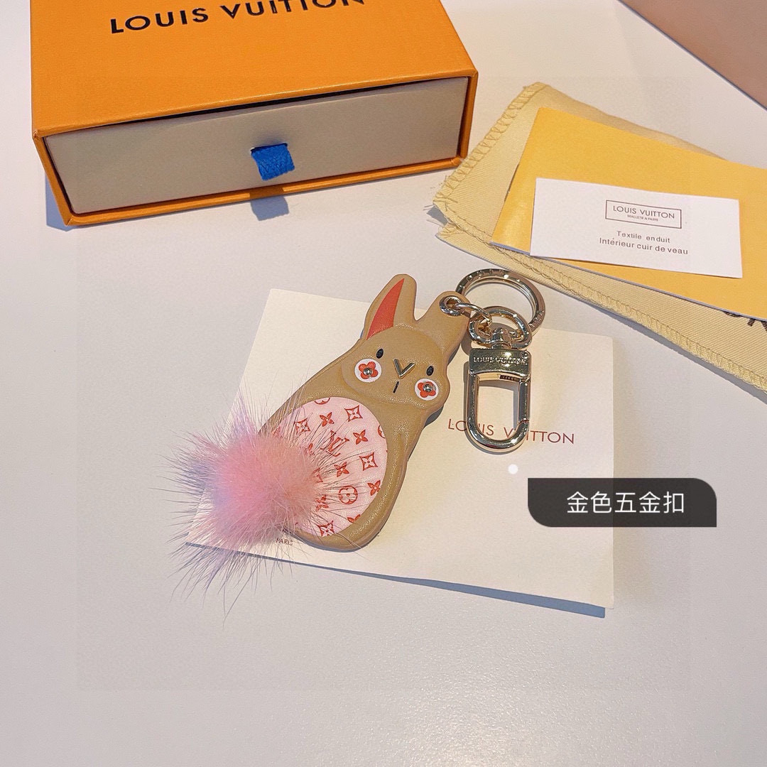 🔥LV小兔子钥匙扣水貂毛兔子尾巴
LV包饰与钥匙扣（中国首发）
小兔子形象，恭贺新年🎉🎉🎉