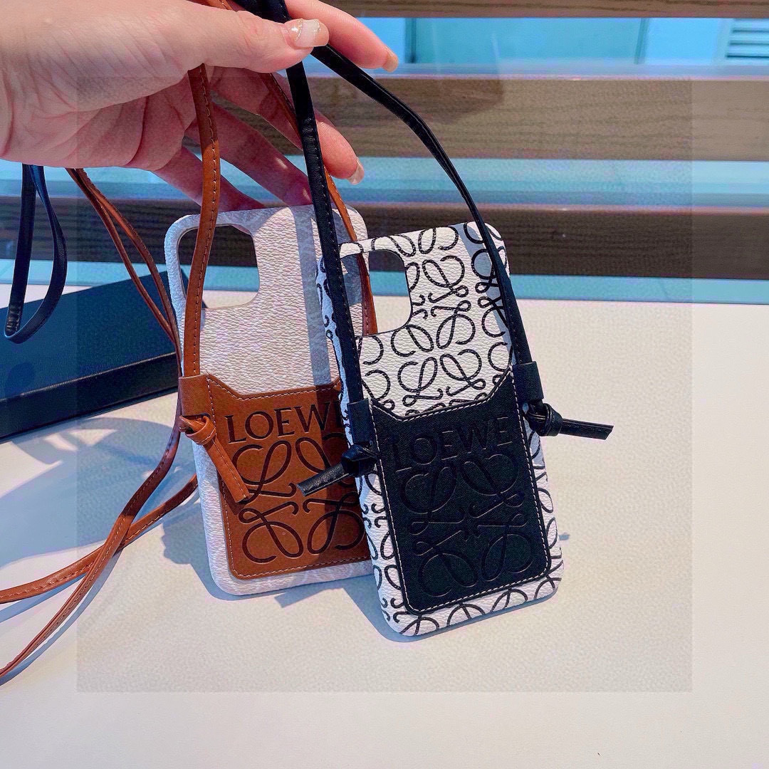 ✨新款上架✨
🌟Loewe罗意威斜挎卡包手机壳🤎🖤🤍iPhone16型号已出货 型号:为了不出现报错型