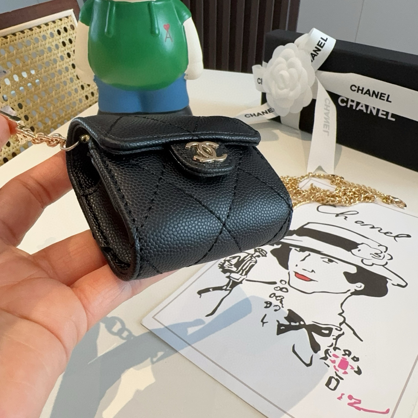 ❤️香奈儿CHANEL经典C3耳机包通用款💥官网11耳机包 
时尚迷你包包，配链条，蓝牙耳机包，包包挂件