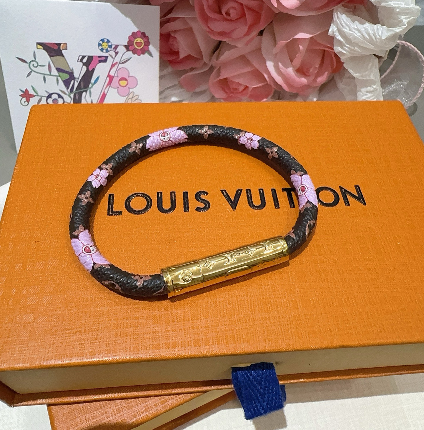  🔥 LV  樱花手镯🌸老花皮绳手链 专柜一致黄铜材质 火爆款出货 设计独特 美女必备👍