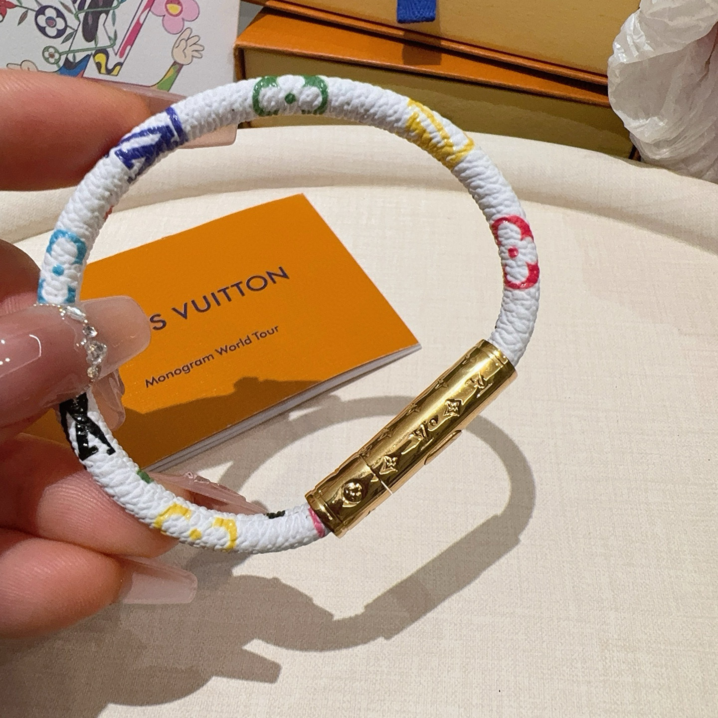  🔥 LV  樱花手镯🌸老花皮绳手链 专柜一致黄铜材质 火爆款出货 设计独特 美女必备👍