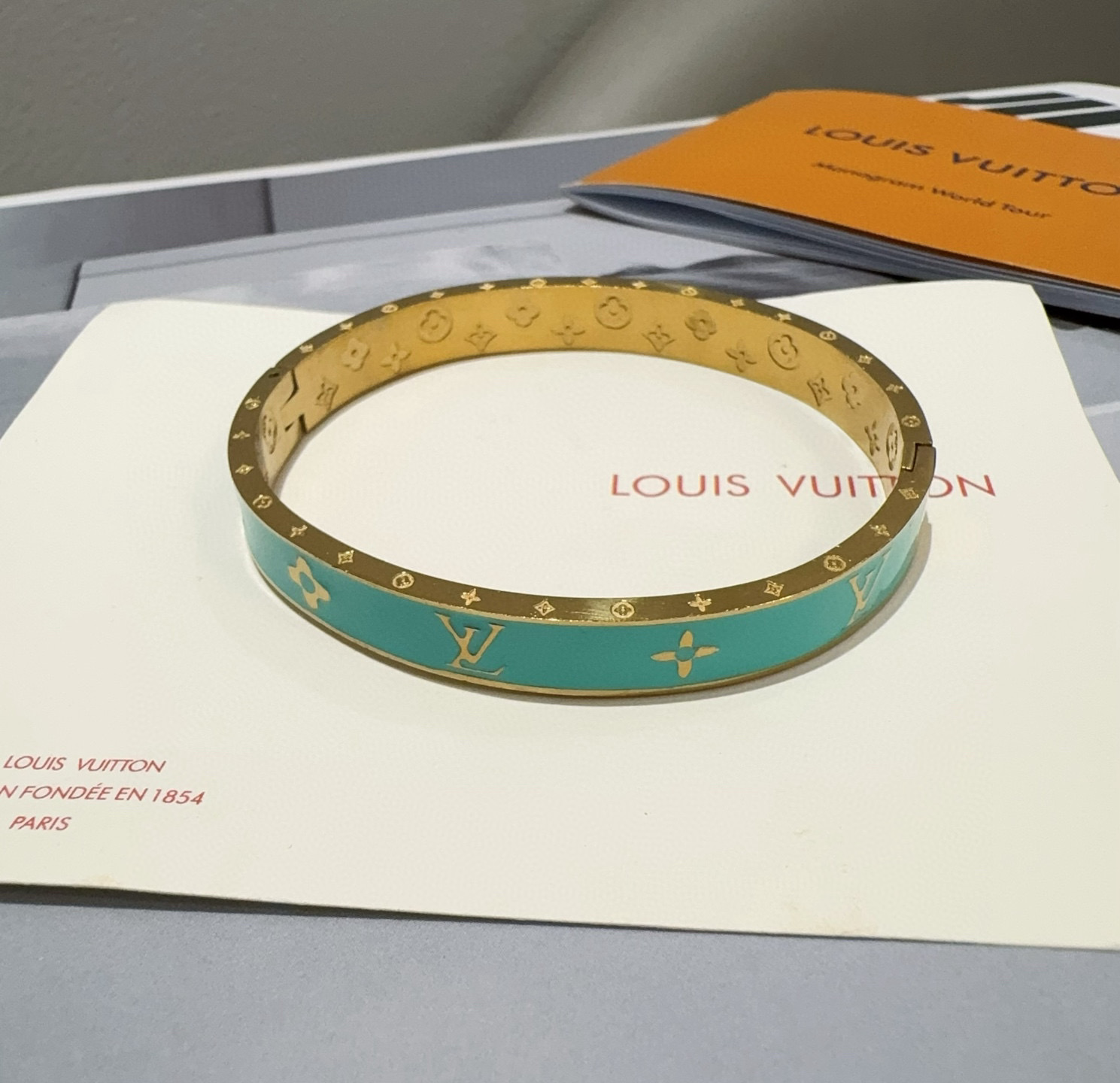 。LOUIS VUITTON官网热款MONOGRAM LV手镯 LV珐琅滴胶手环 顶级太钢材质 真空电镀
