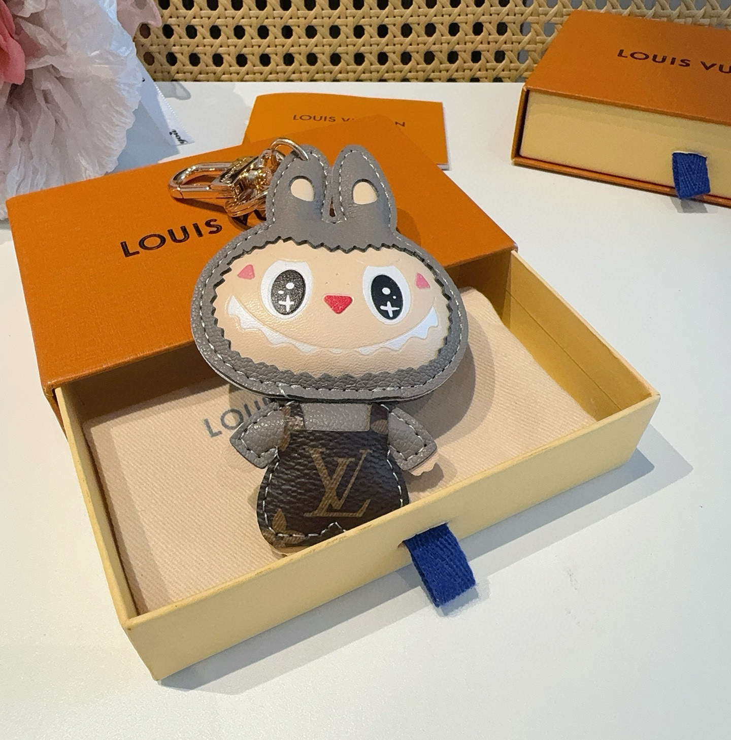 。拉布布挂件公仔钥匙扣，LV钥匙扣，包包挂饰