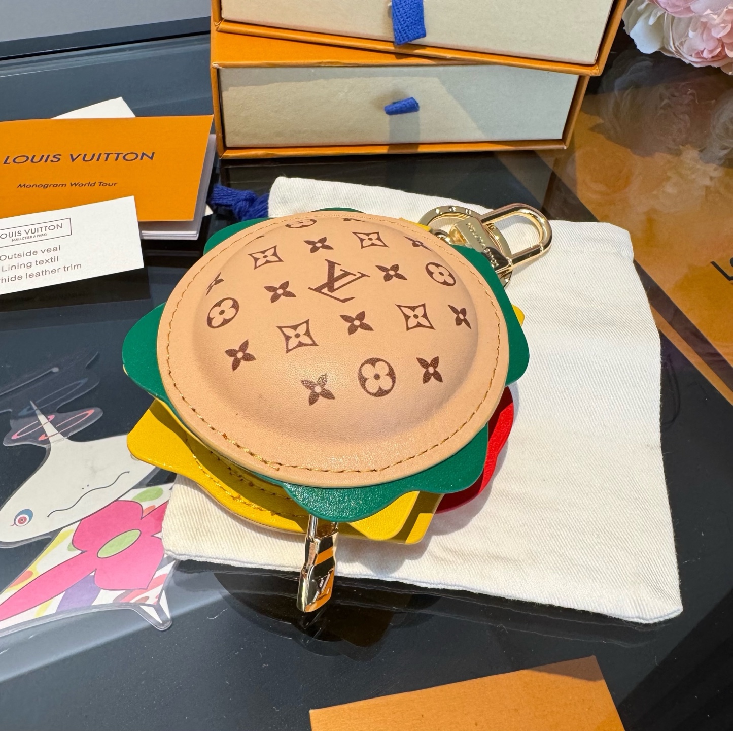 。新品❗️迷你汉堡🍔挂件挂饰Lv钥匙扣 蓝牙耳机包Louis Vuitton 路易威登汉堡包🍔汉堡耳机包