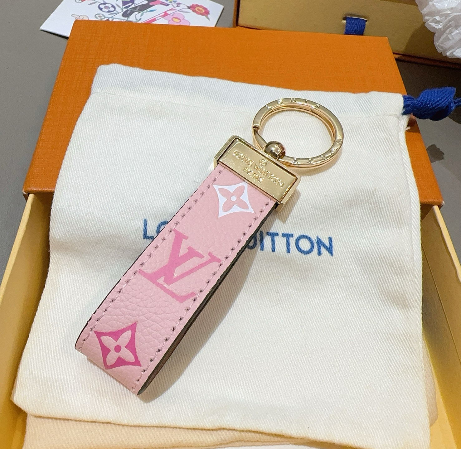 。爆款推荐 驴家牛皮压花渐变钥匙扣 LV钥匙扣 车钥匙挂件包包挂饰 DauPhine Dragonne 