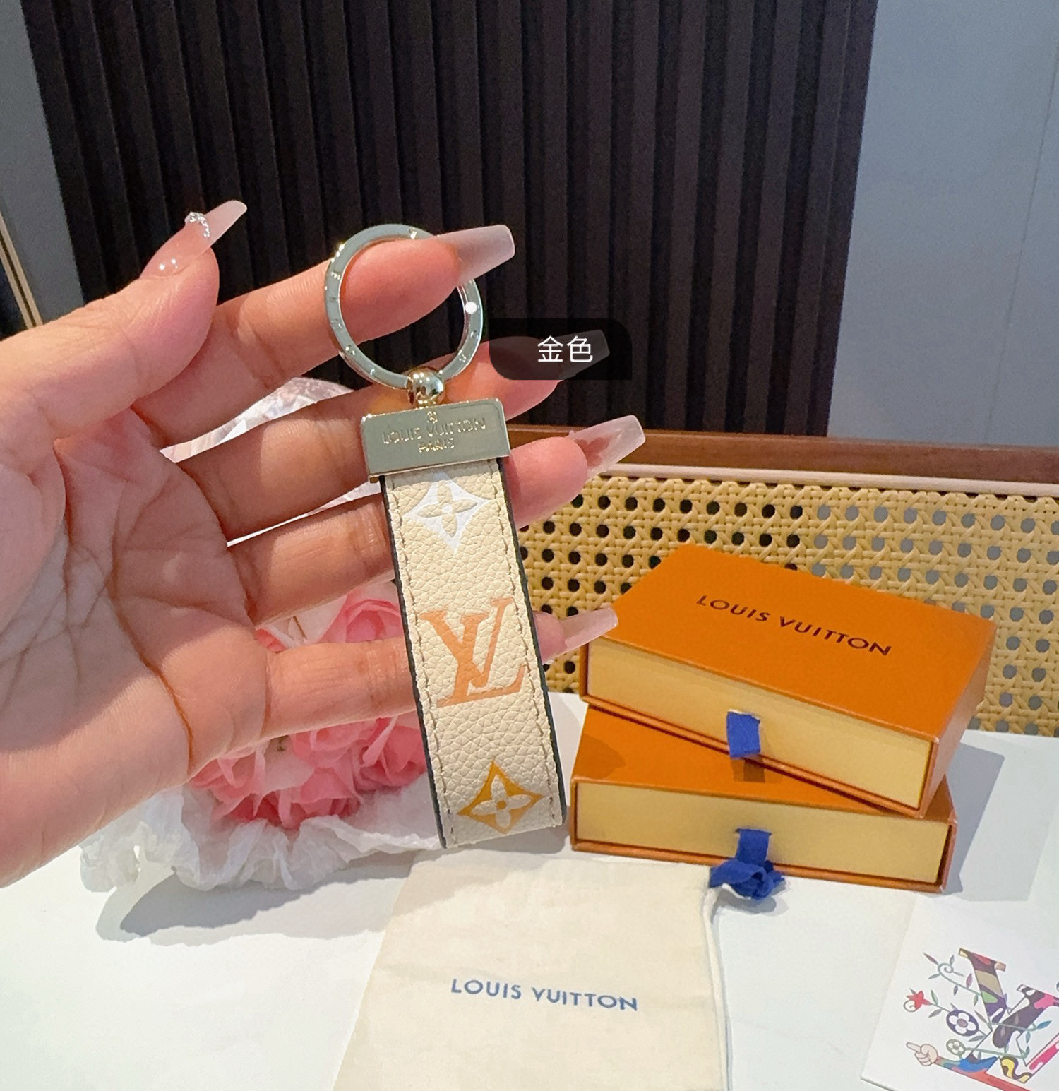 。爆款推荐 驴家牛皮压花渐变钥匙扣 LV钥匙扣 车钥匙挂件包包挂饰 DauPhine Dragonne 