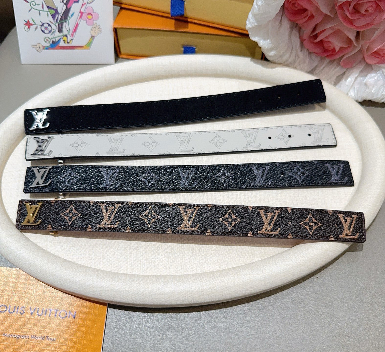 。LV皮绳手环手镯市场最好版本 LV老花皮绳手链●专柜一致黄铜材质 火爆款出货 设计独特 复古前卫 男女