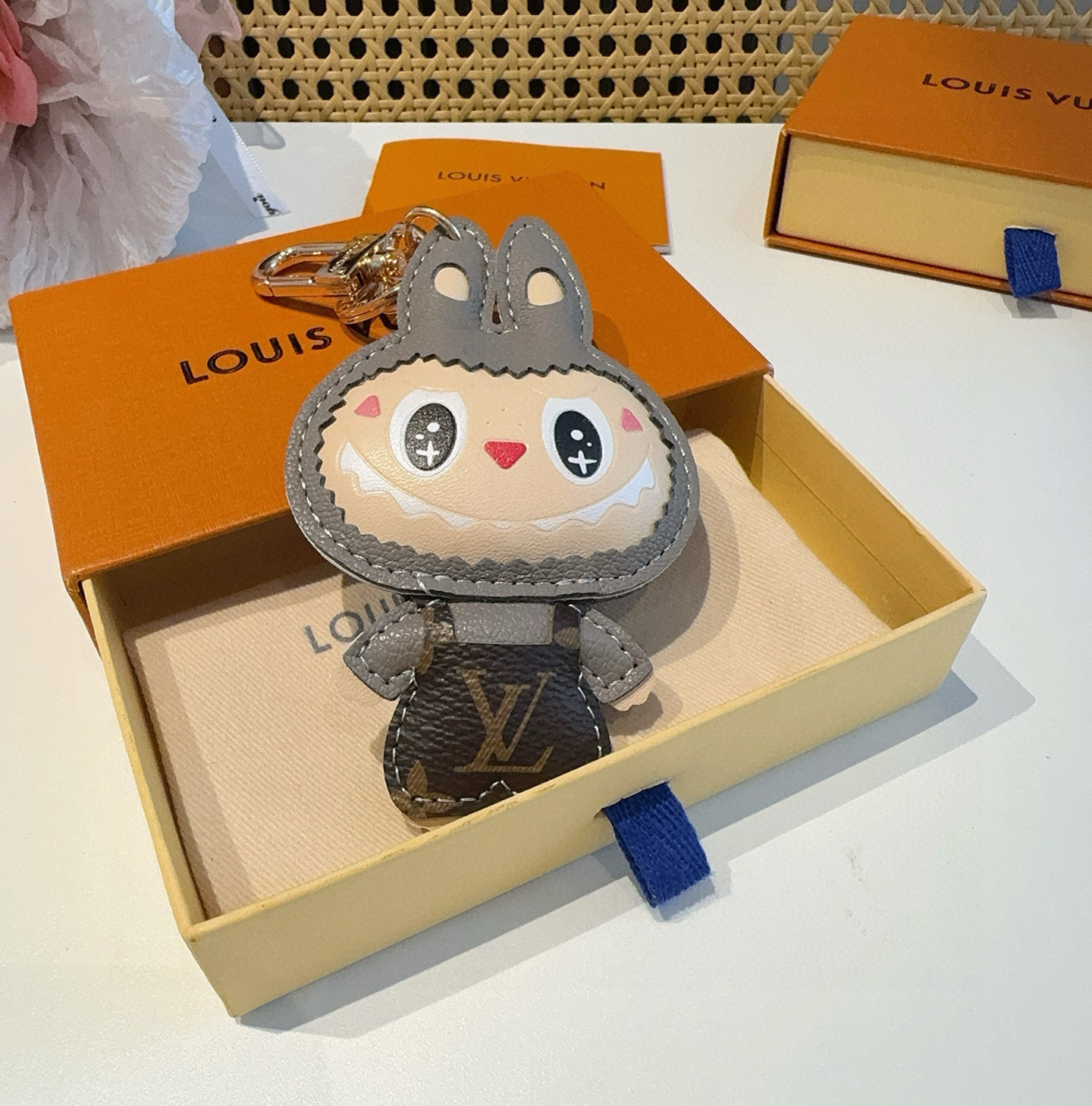 。拉布布挂件公仔钥匙扣，LV钥匙扣，包包挂饰