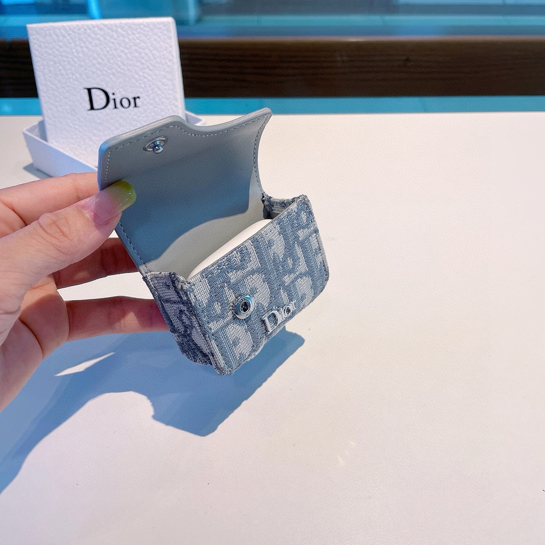 。Dior官网款耳机包，迪奥拼色耳机包，原版五金，一个尺寸73mm*68mm*35mm，适用任何尺寸蓝牙