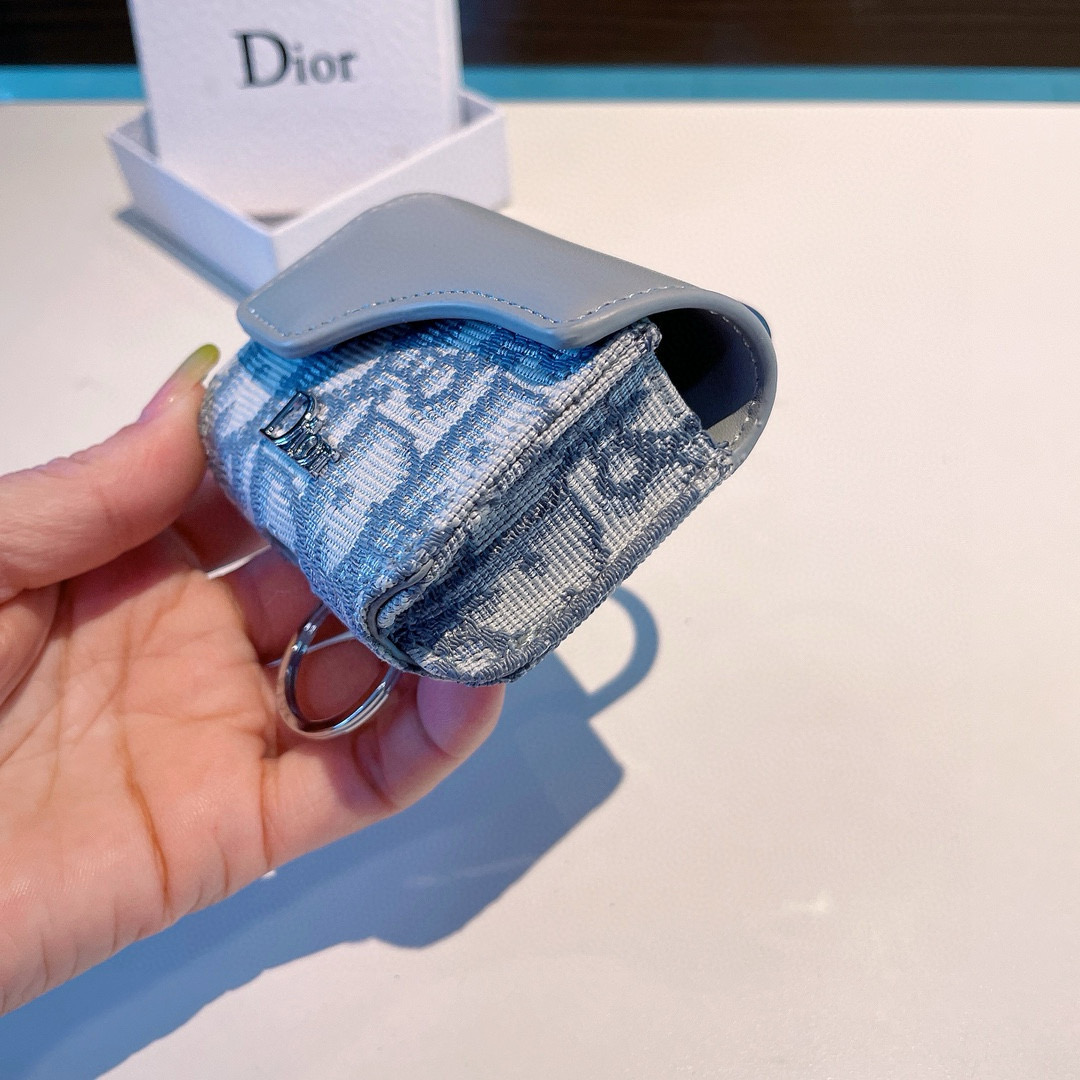。Dior官网款耳机包，迪奥拼色耳机包，原版五金，一个尺寸73mm*68mm*35mm，适用任何尺寸蓝牙