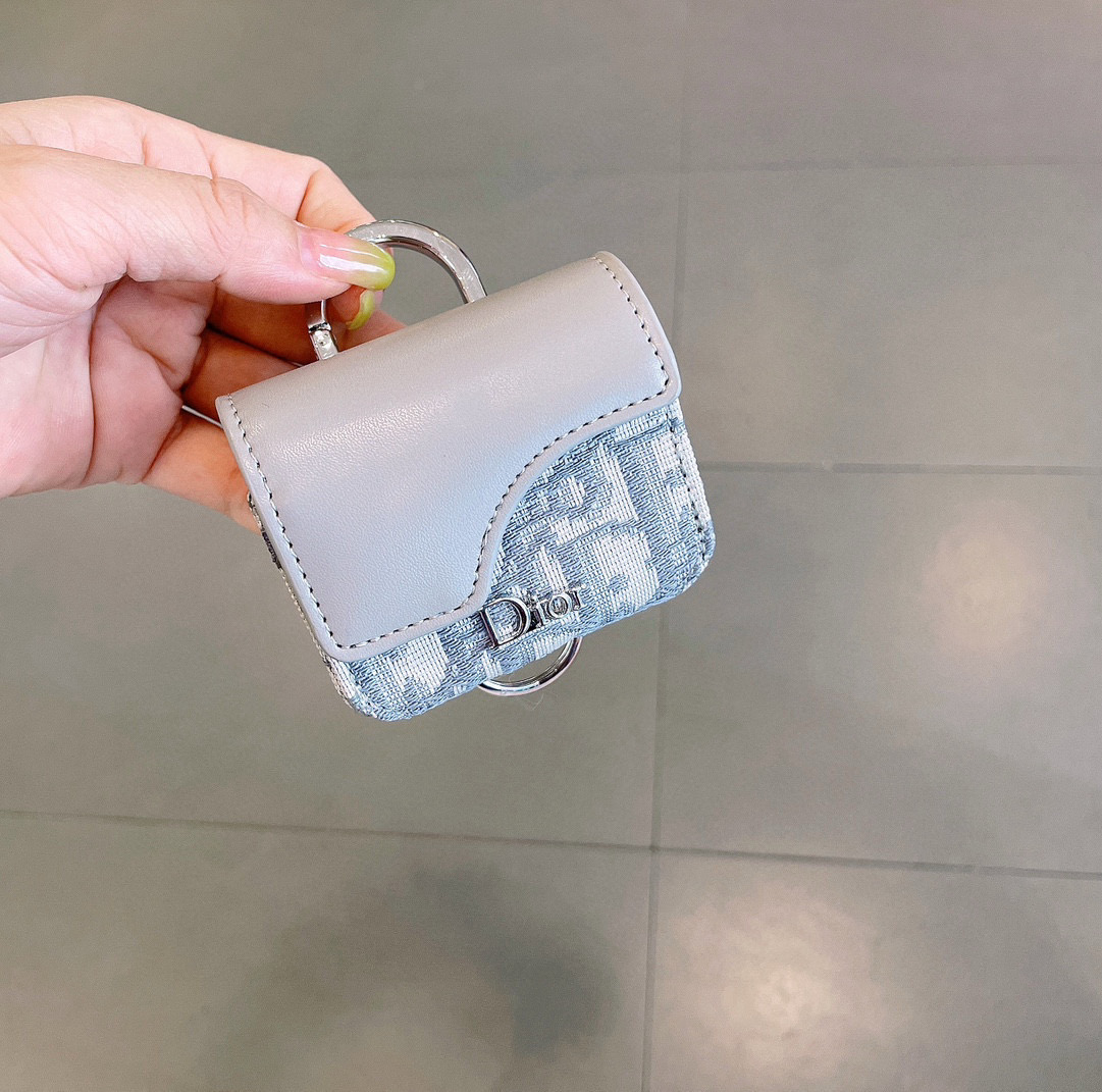 。Dior官网款耳机包，迪奥拼色耳机包，原版五金，一个尺寸73mm*68mm*35mm，适用任何尺寸蓝牙