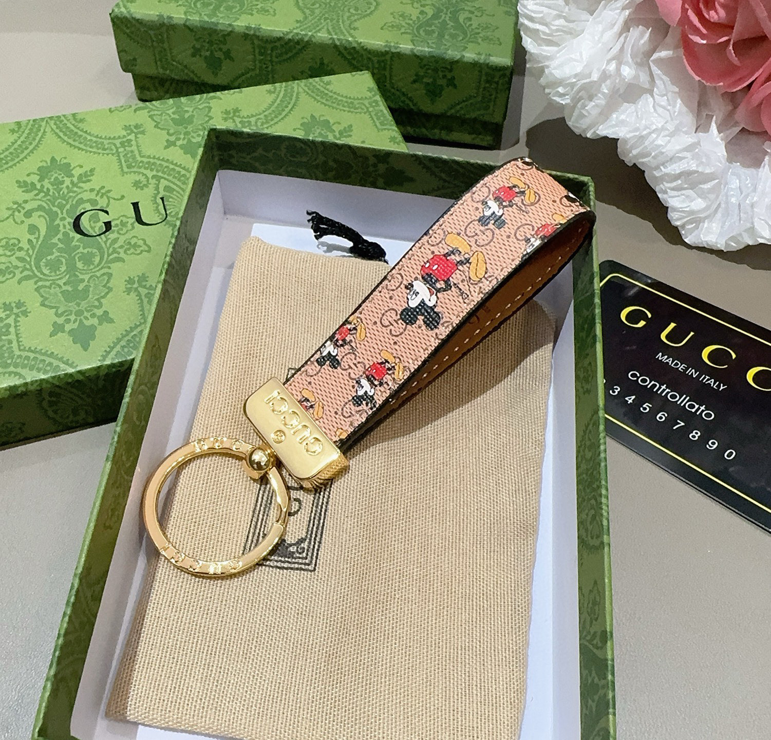 。爆款推荐 古驰Gucci钥匙扣 车钥匙挂件包包挂饰 DauPhine Dragonne 钥匙扣彰显金属