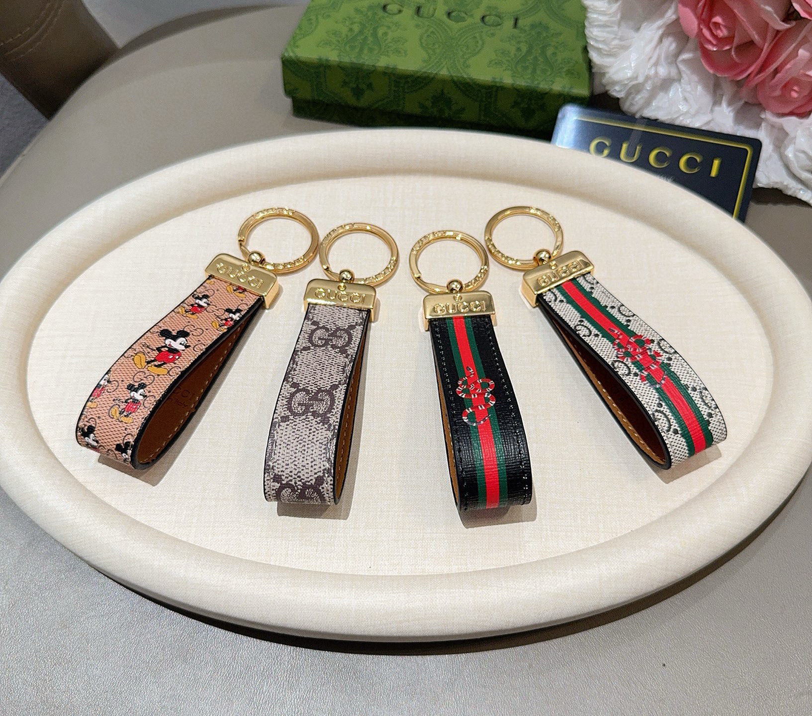 。爆款推荐 古驰Gucci钥匙扣 车钥匙挂件包包挂饰 DauPhine Dragonne 钥匙扣彰显金属