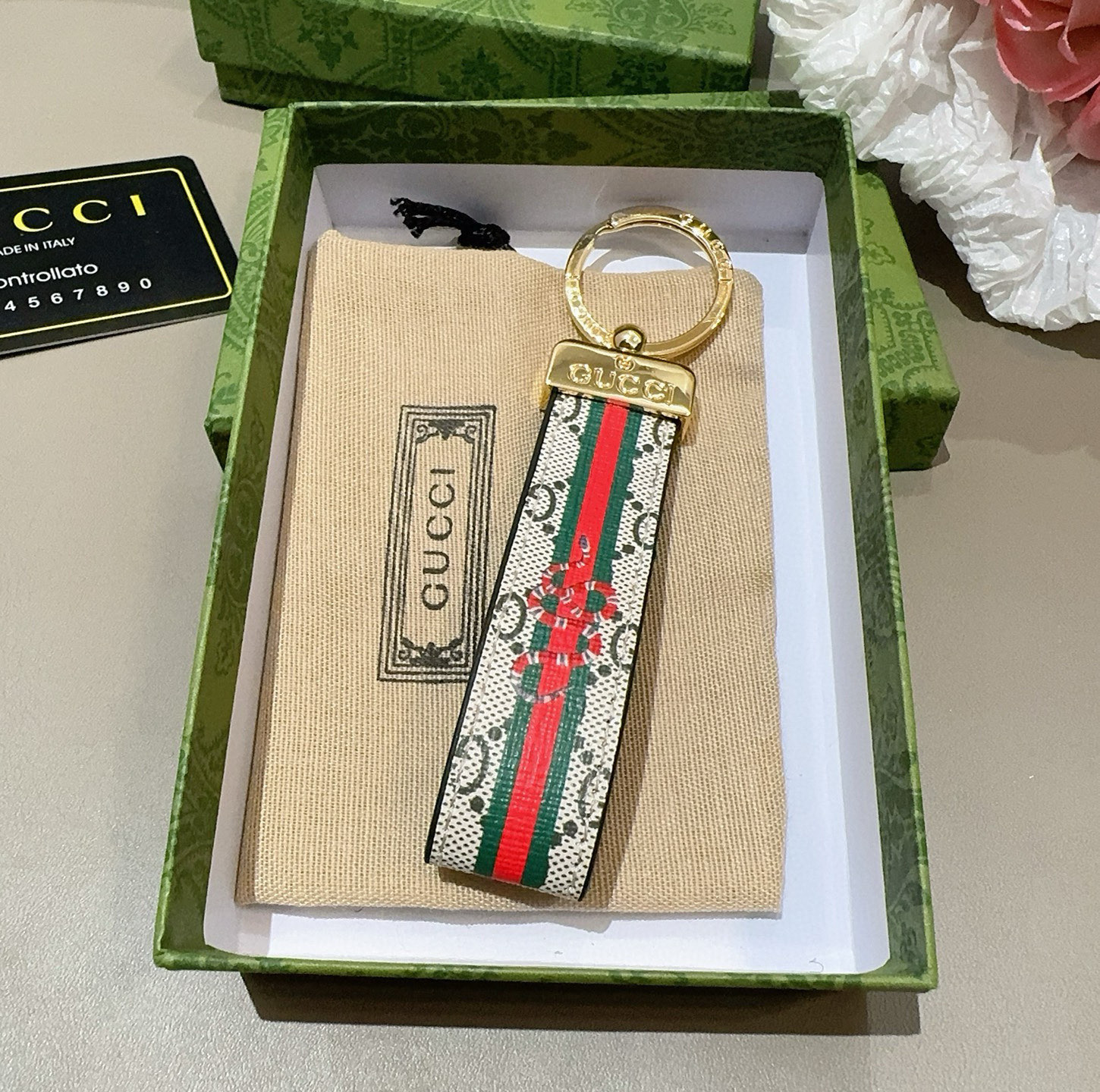 。爆款推荐 古驰Gucci钥匙扣 车钥匙挂件包包挂饰 DauPhine Dragonne 钥匙扣彰显金属