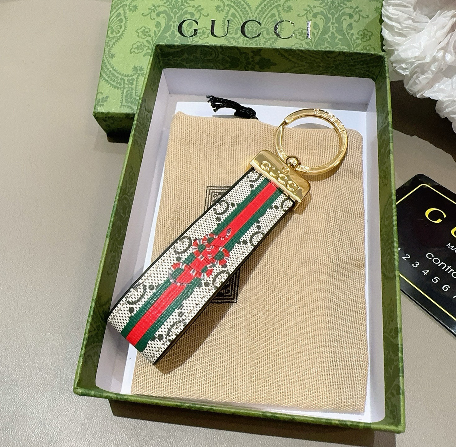 。爆款推荐 古驰Gucci钥匙扣 车钥匙挂件包包挂饰 DauPhine Dragonne 钥匙扣彰显金属