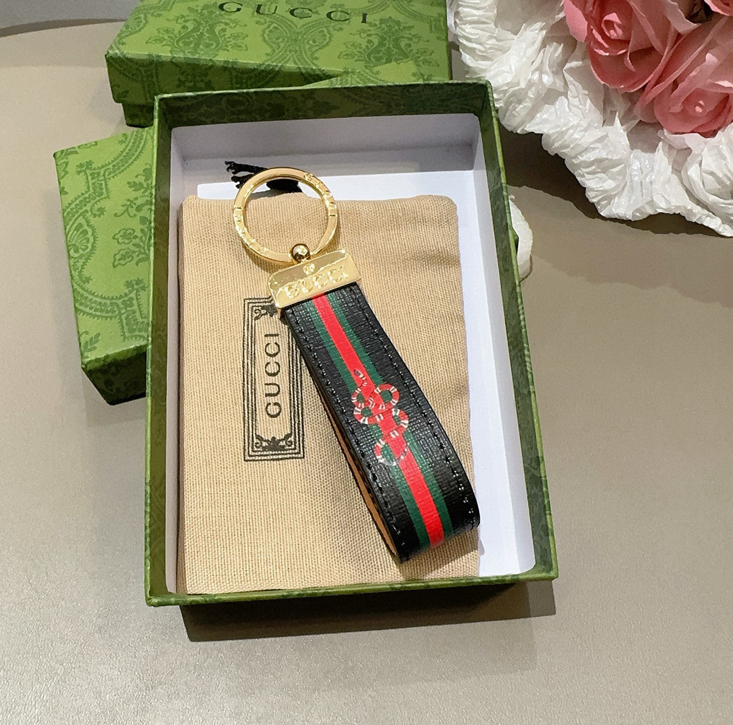 。爆款推荐 古驰Gucci钥匙扣 车钥匙挂件包包挂饰 DauPhine Dragonne 钥匙扣彰显金属