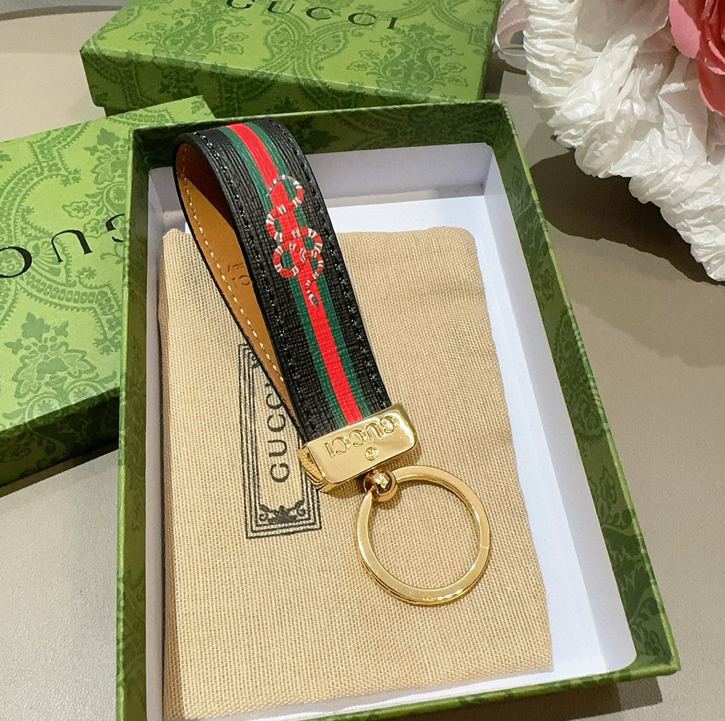 。爆款推荐 古驰Gucci钥匙扣 车钥匙挂件包包挂饰 DauPhine Dragonne 钥匙扣彰显金属