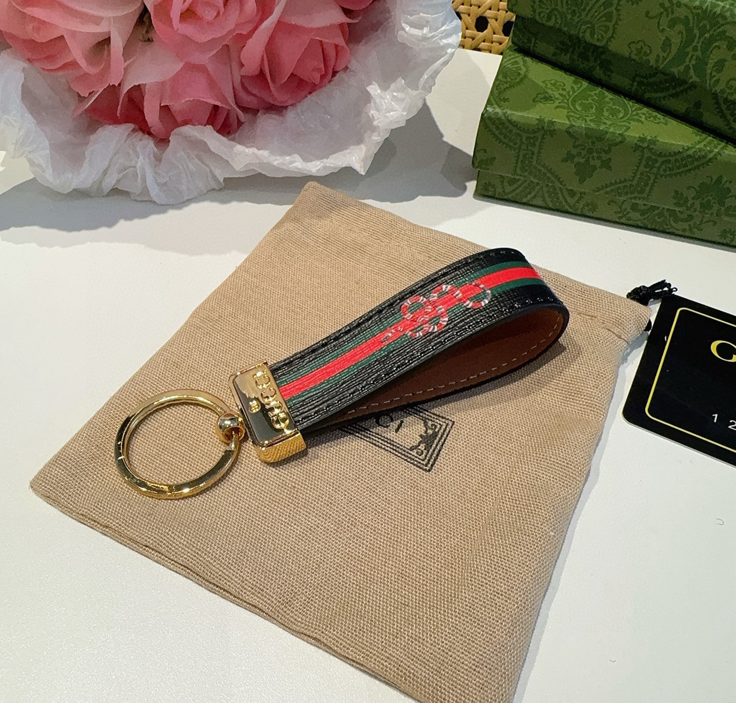 。爆款推荐 古驰Gucci钥匙扣 车钥匙挂件包包挂饰 DauPhine Dragonne 钥匙扣彰显金属