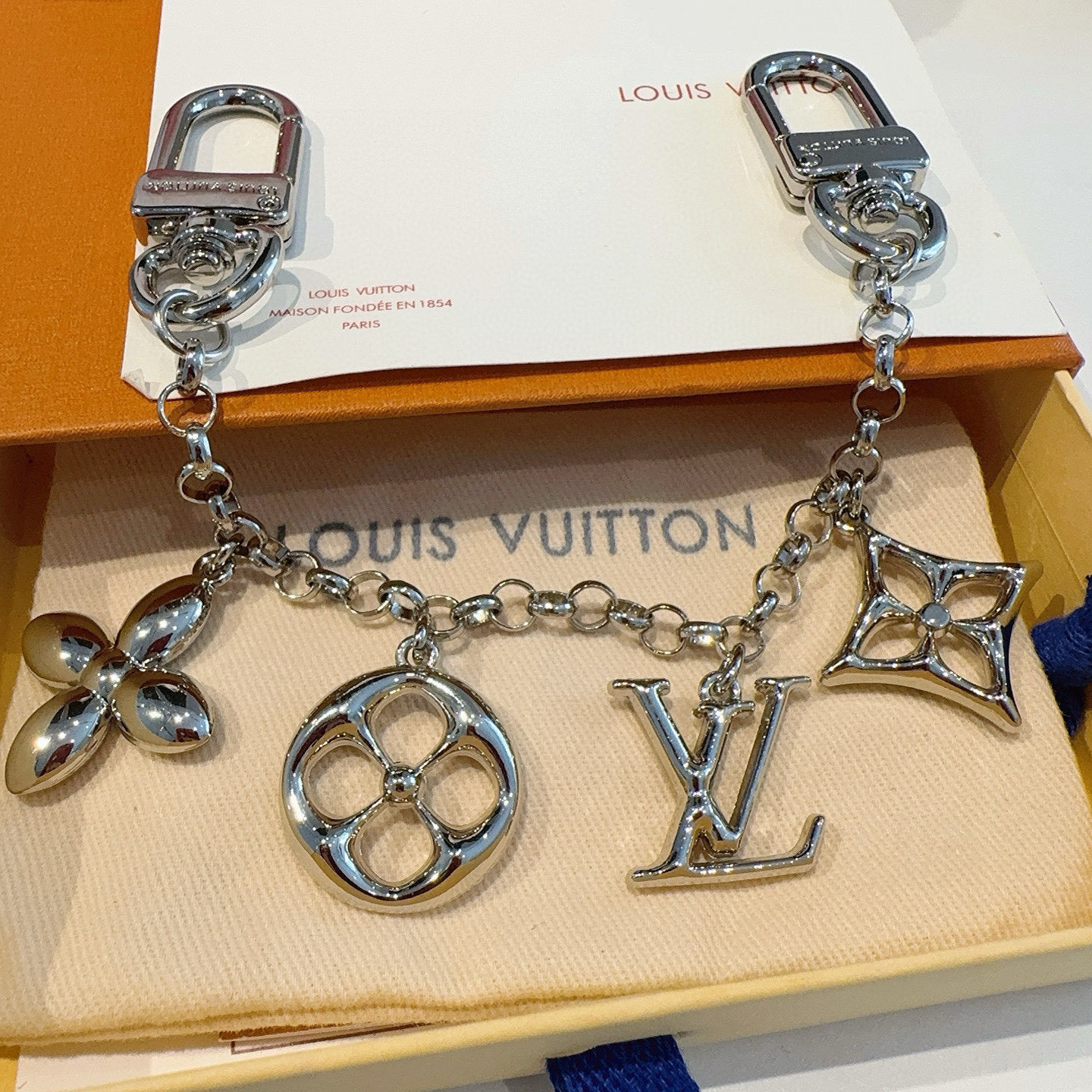 LV钥匙扣 包饰 包包挂件 金色&银色M01188 SPring Street Chain 包饰将 Mo