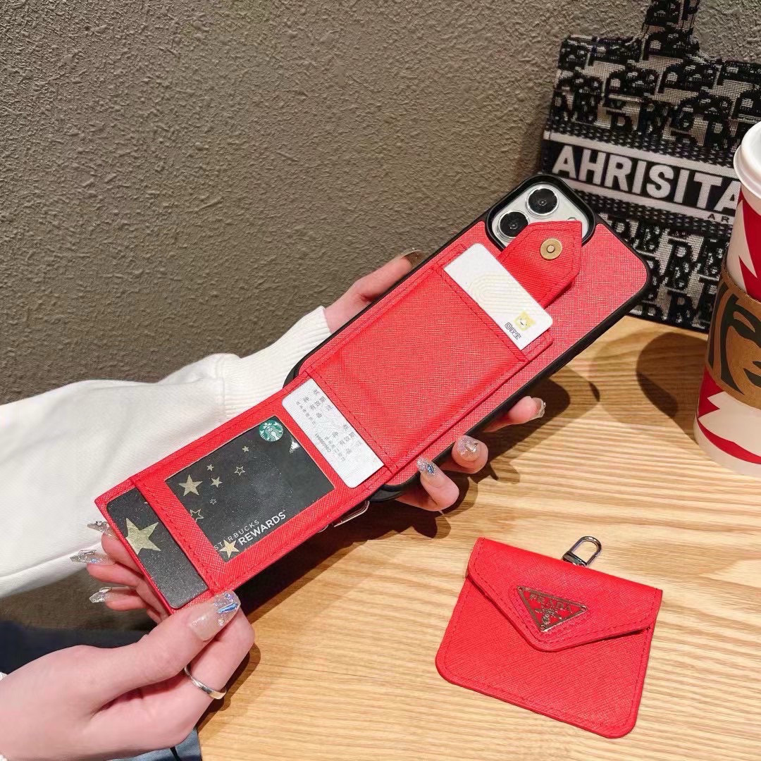 。PRADA▼普拉达 卡包斜挎 ➕套件 金属Logo十字纹皮革软边全包手机壳，官网同步发售iPhone1