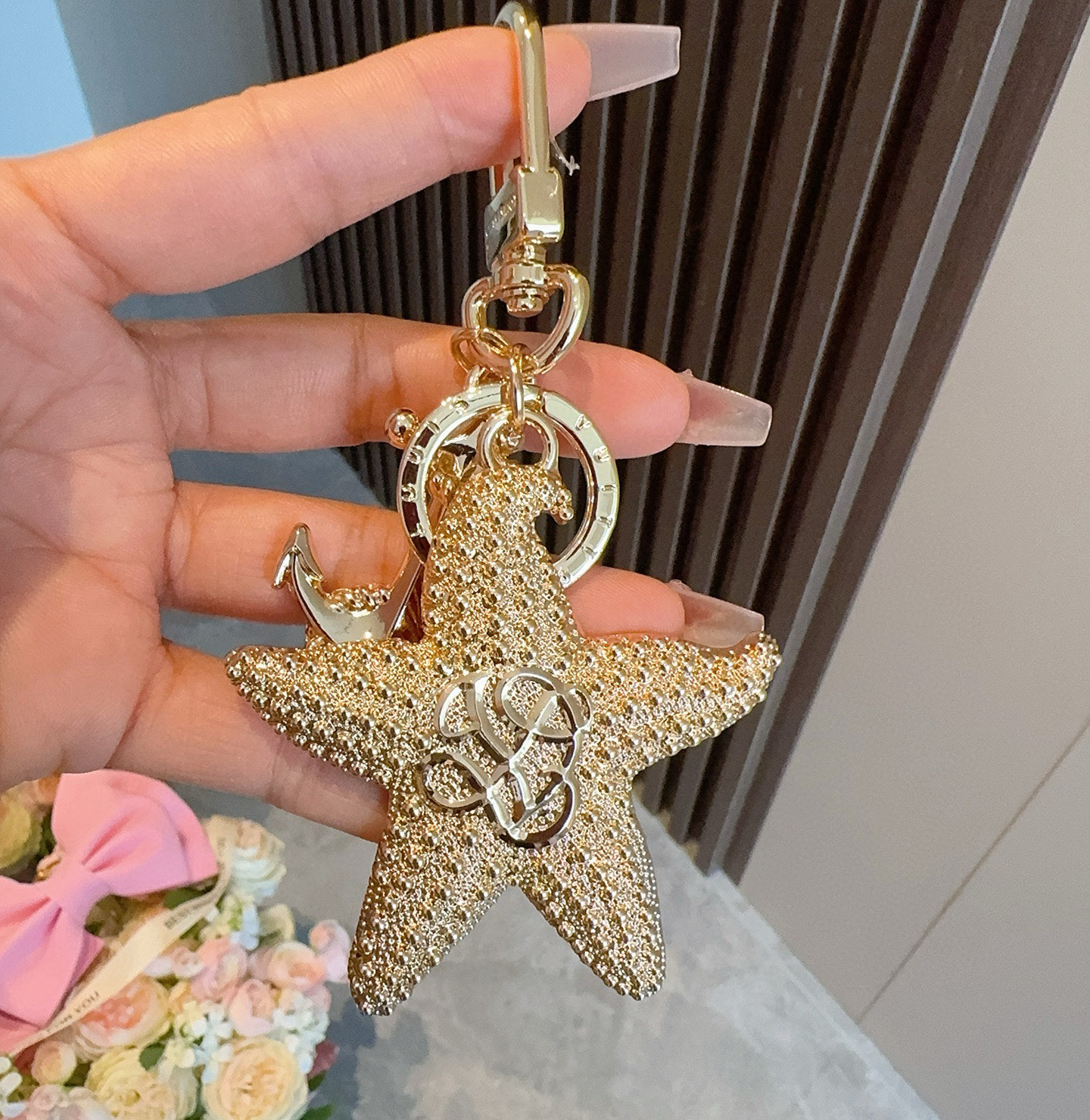 P85 🔥lv钥匙扣 官网新款 海星钥匙扣 包包挂件 配饰