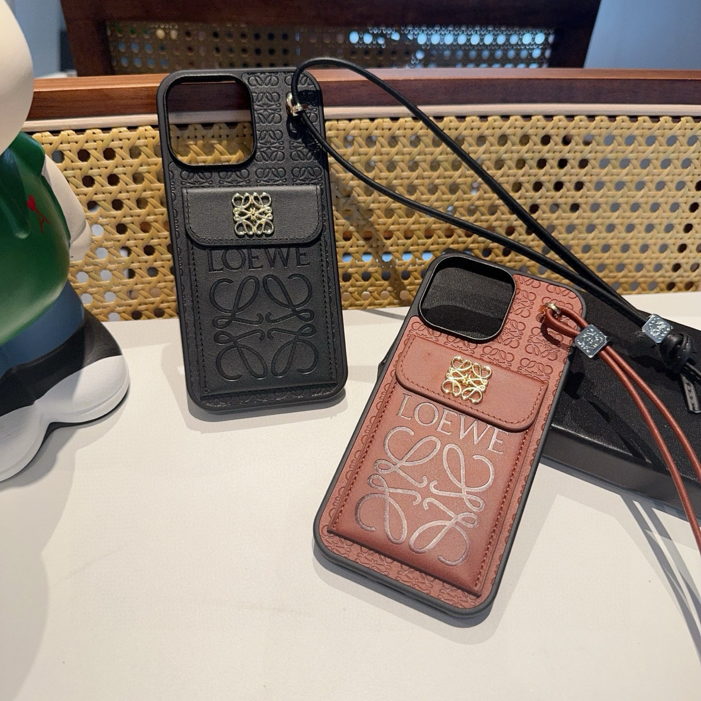 Loewe 罗意威.Loewe 翻盖插卡手机壳 短款手腕绳
