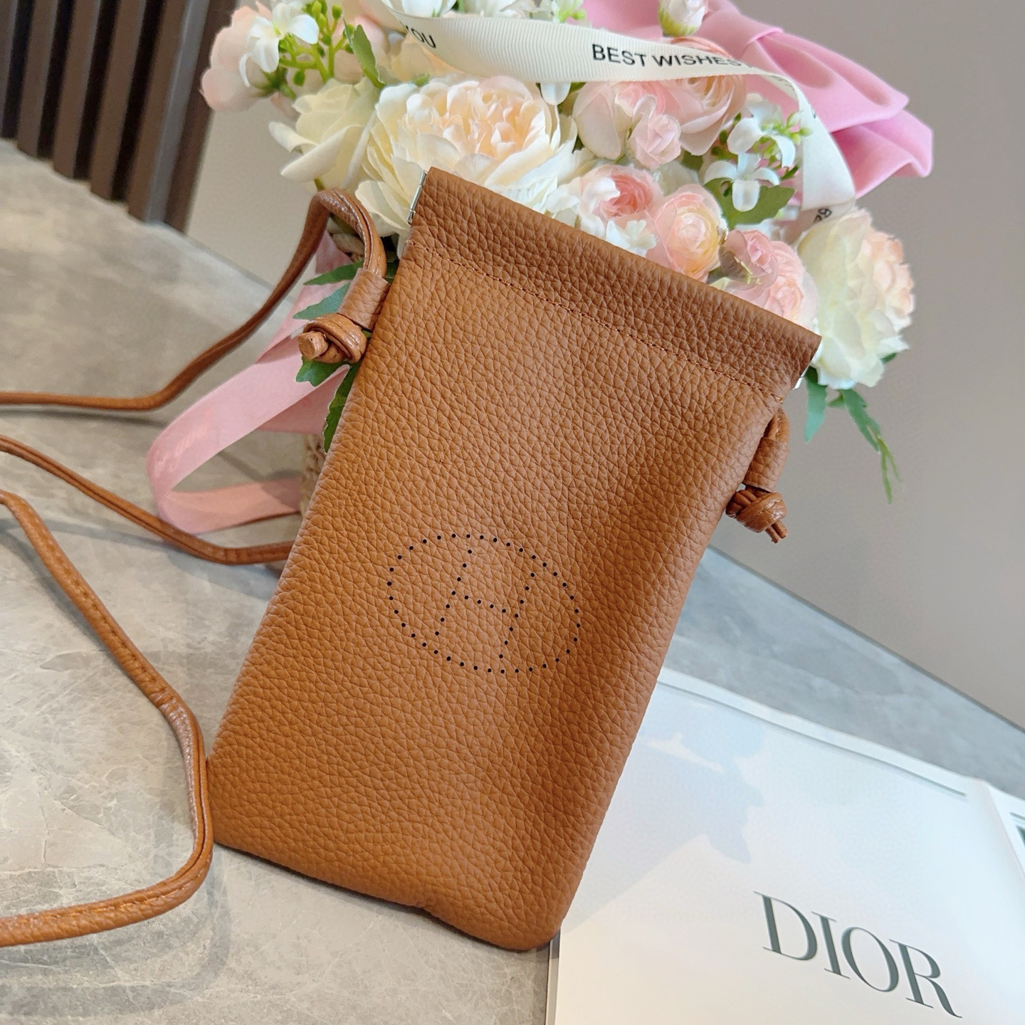 P95🔥爱马仕H手机包斜挎mini包包，肩带🉑️调节，头层牛皮做工精致，可放2部手机 出门不带现金的时代，一个包包满足所有出门需求，时尚必备单品[强]尺寸：21x12cm