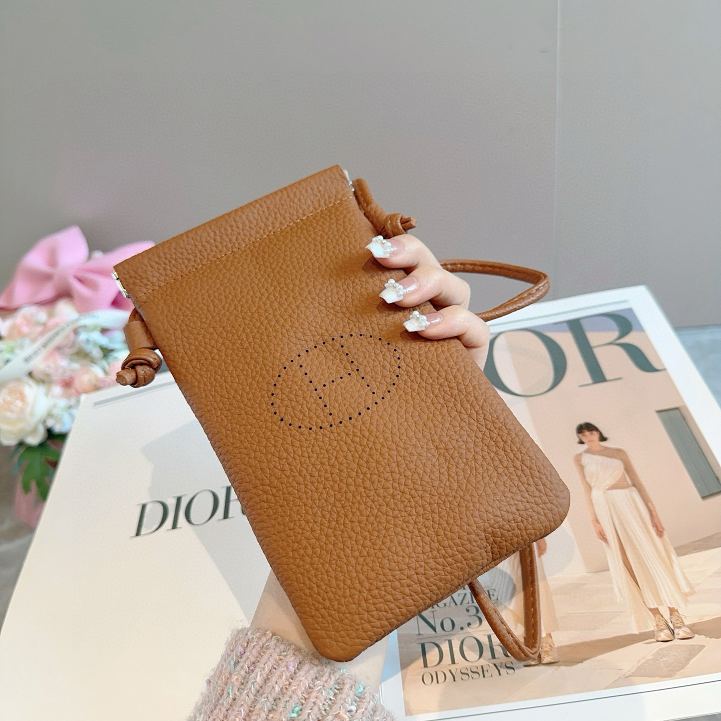 P95🔥爱马仕H手机包斜挎mini包包，肩带🉑️调节，头层牛皮做工精致，可放2部手机 出门不带现金的时代，一个包包满足所有出门需求，时尚必备单品[强]尺寸：21x12cm