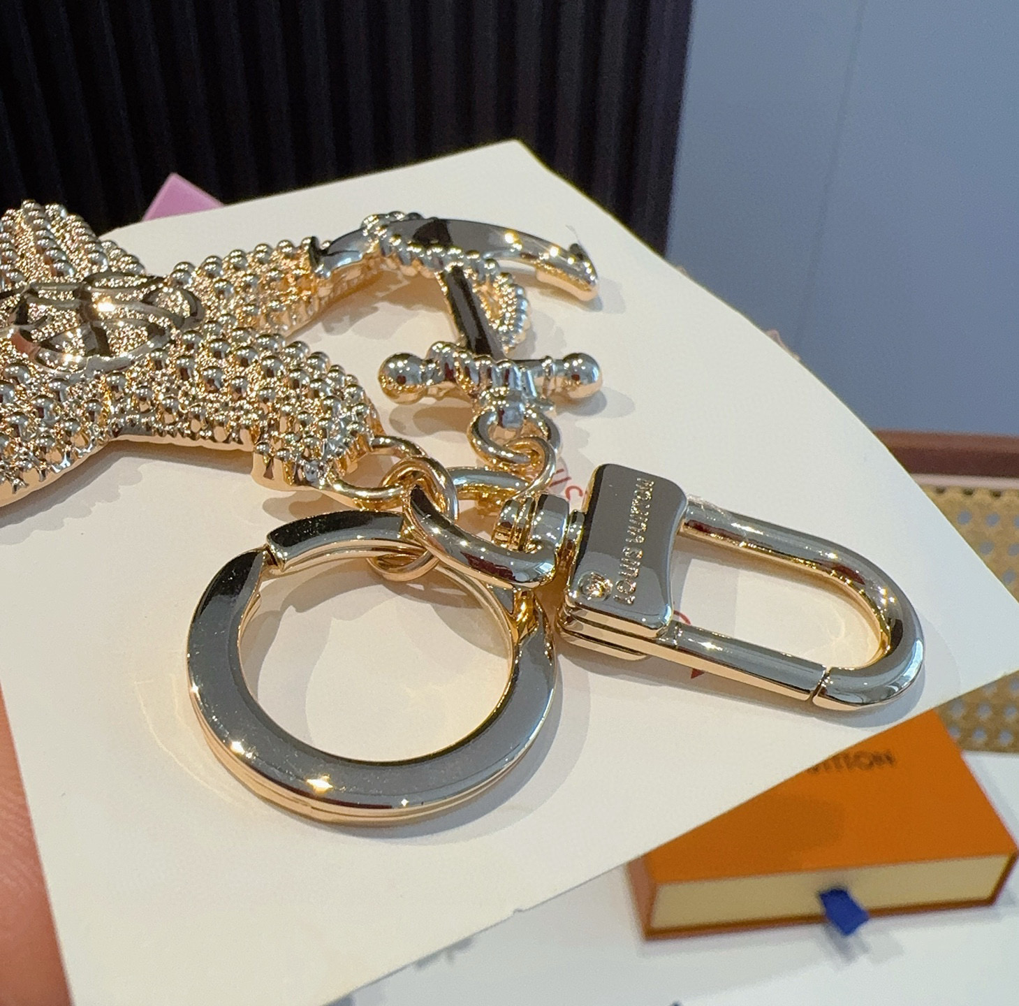 P90 🔥lv钥匙扣 官网新款 海星钥匙扣 包包挂件 配饰