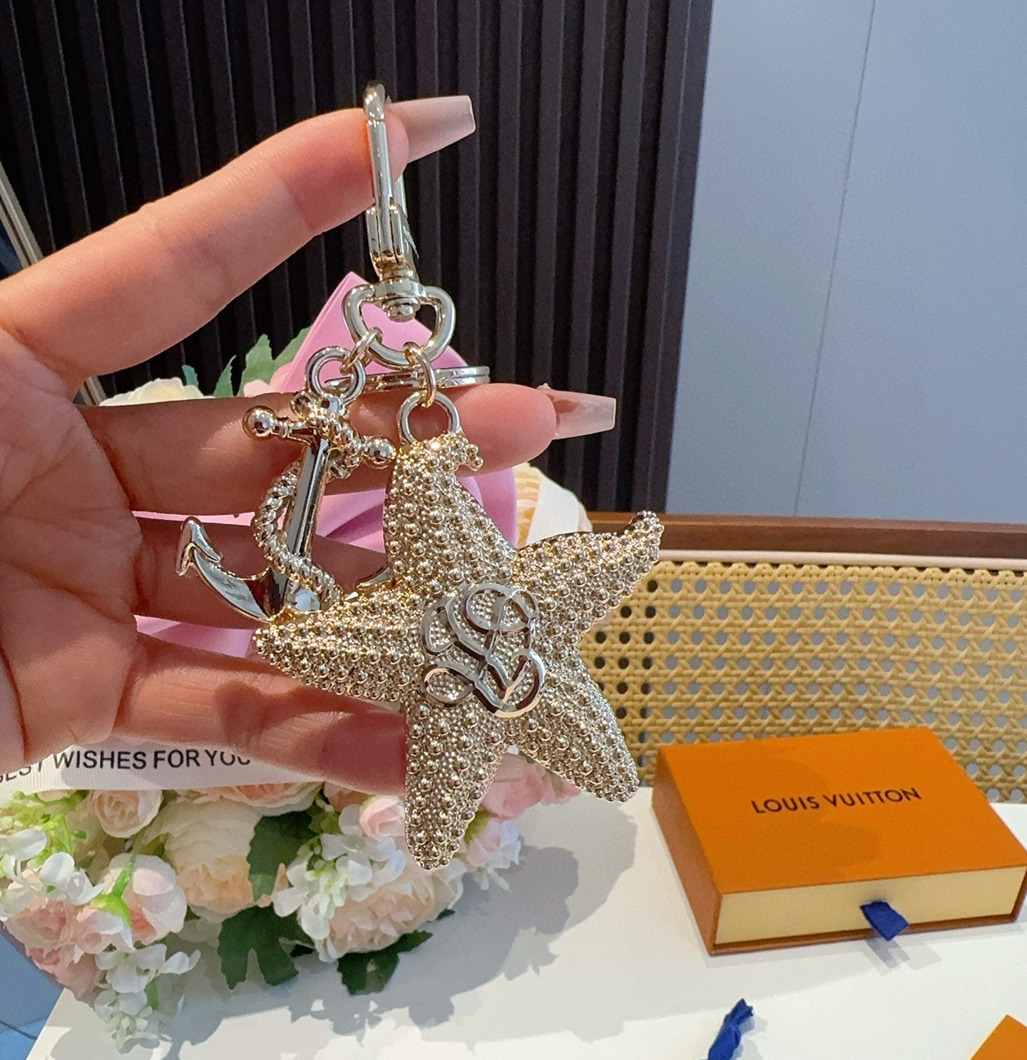 P90 🔥lv钥匙扣 官网新款 海星钥匙扣 包包挂件 配饰