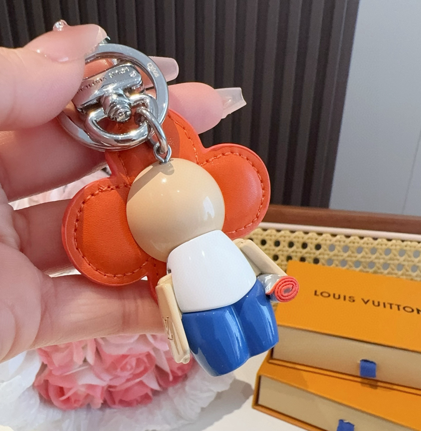 P125🔥Louis Vuitton 路易威登 薇薇安钥匙扣 LV包饰挂件 太阳花公仔 精钢五金  原版logo精致 质感超赞👍