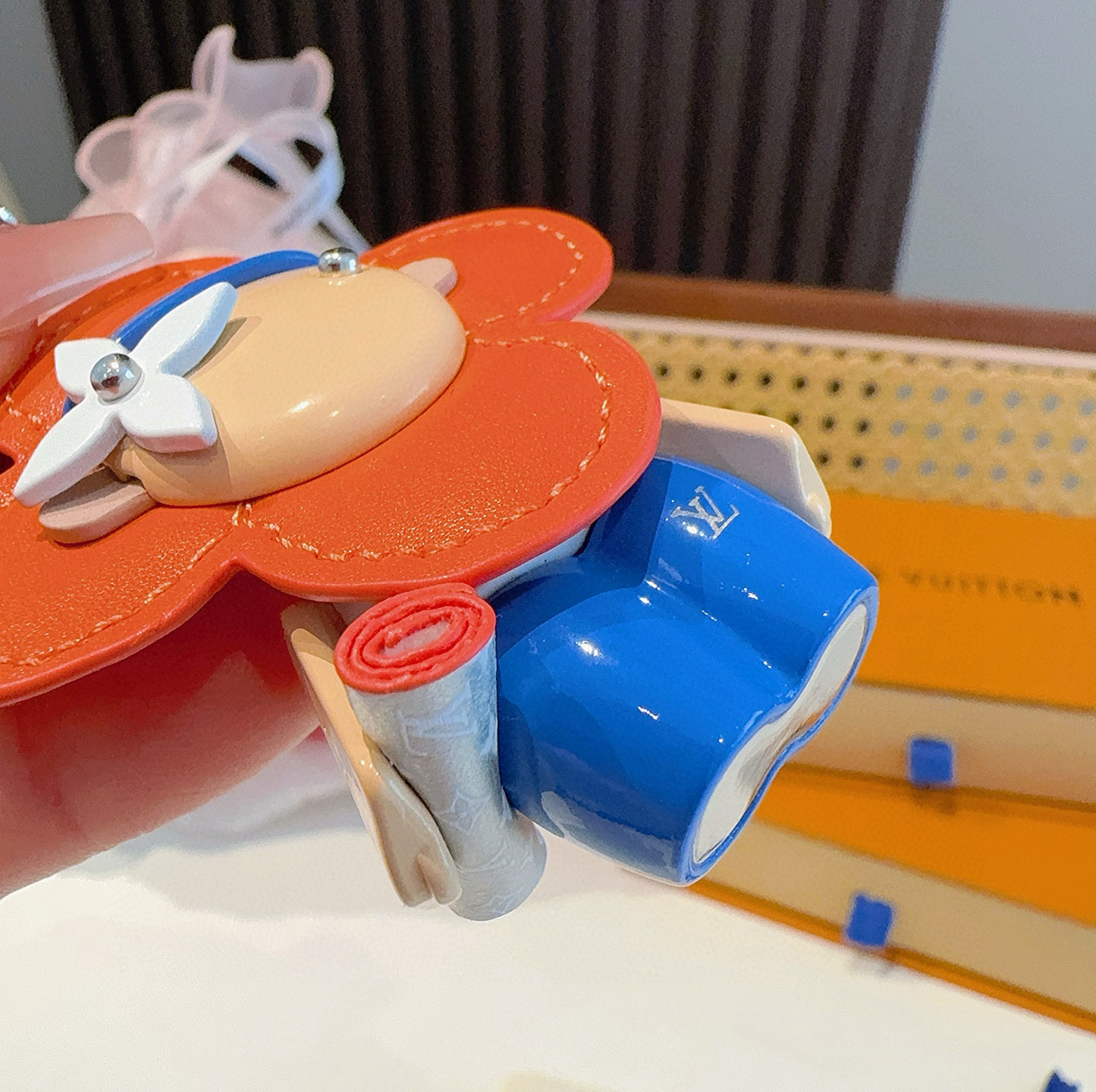 P125🔥Louis Vuitton 路易威登 薇薇安钥匙扣 LV包饰挂件 太阳花公仔 精钢五金  原版logo精致 质感超赞👍