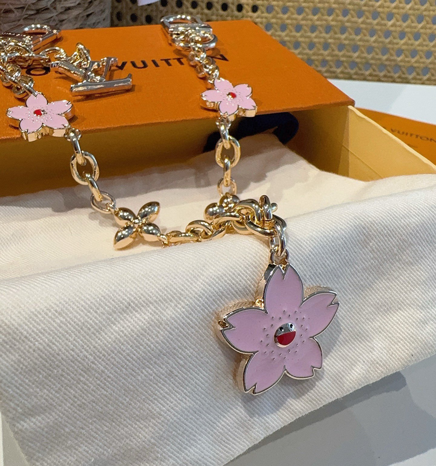 lv钥匙扣 官网M02540村上隆合作款樱花🌸包包链条挂件 多功能链条 包饰&包包肩带延长链本款链条包饰