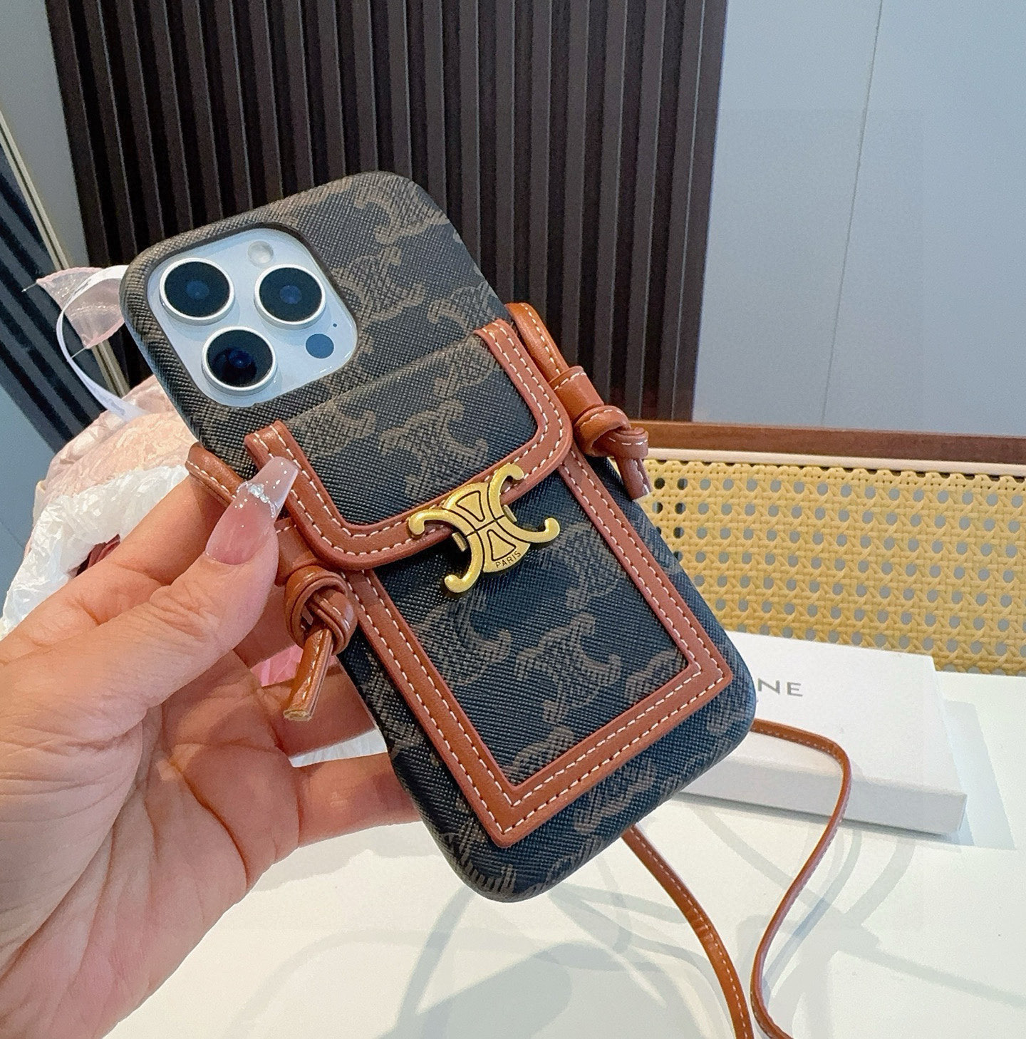 💥celine赛琳卡包手机壳三包壳，可支架，带挂绳可斜挎可挂脖型号：为了不出现报错型号，请打开本机查看手