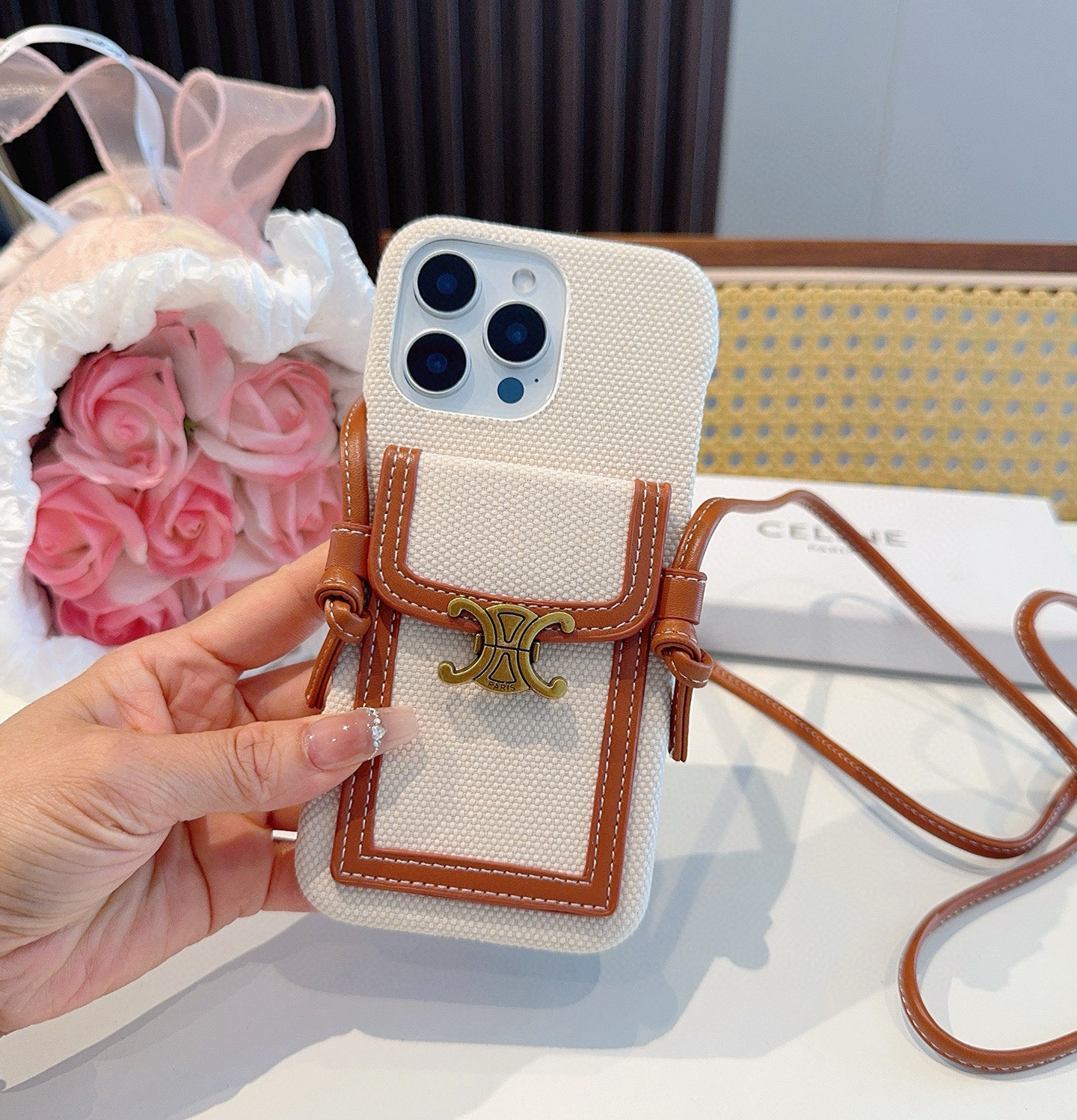 💥celine赛琳卡包手机壳三包壳，可支架，带挂绳可斜挎可挂脖型号：为了不出现报错型号，请打开本机查看手