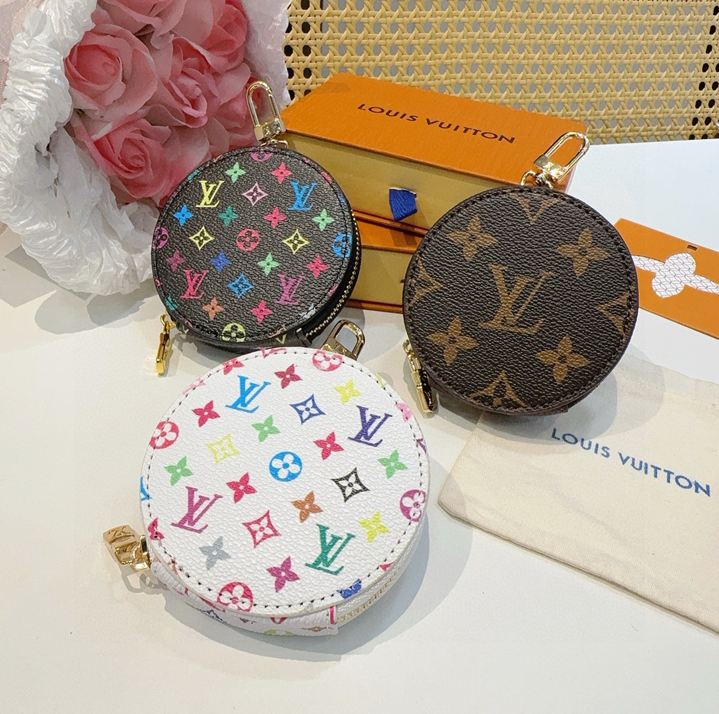 🔥Louis Vuitton老花包包挂饰、小零钱包。Lv包饰挂件钥匙扣、独家原单货，标志性老花超级百搭，