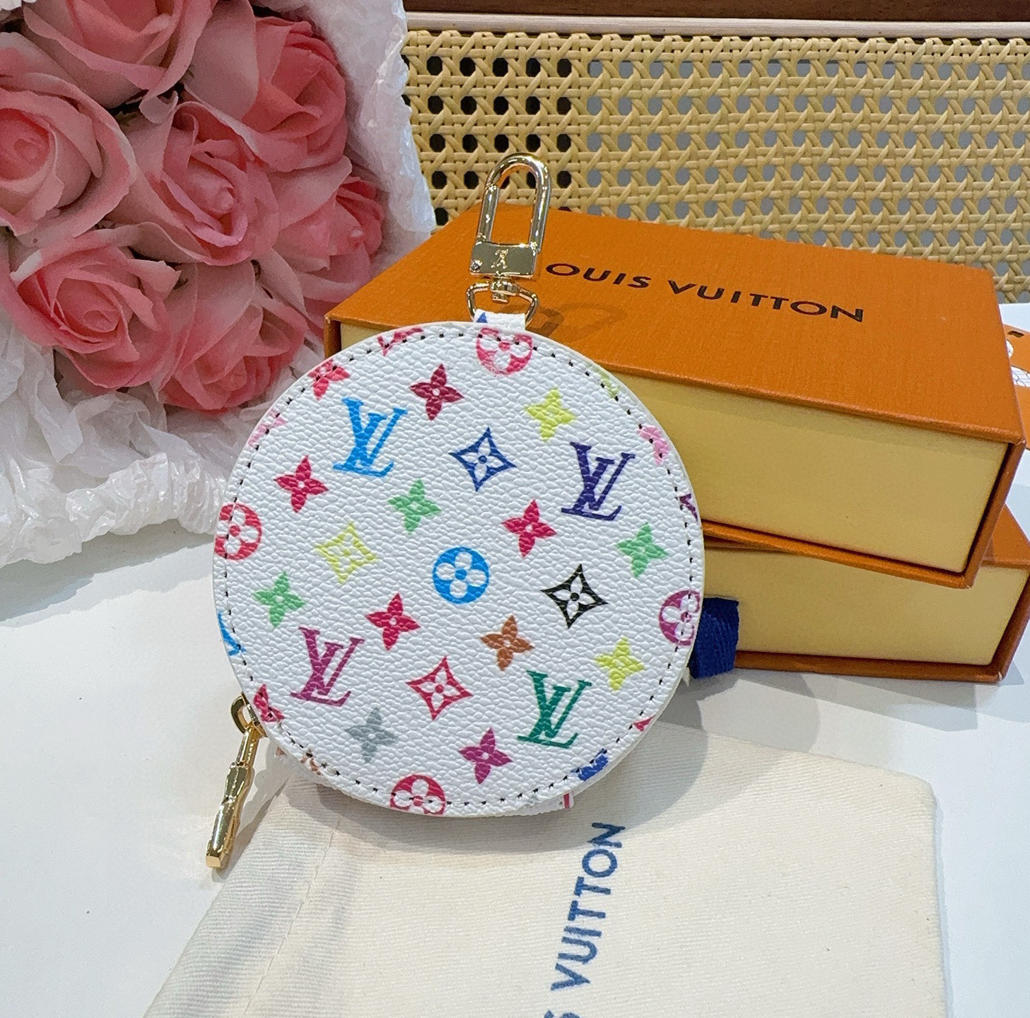 🔥Louis Vuitton老花包包挂饰、小零钱包。Lv包饰挂件钥匙扣、独家原单货，标志性老花超级百搭，