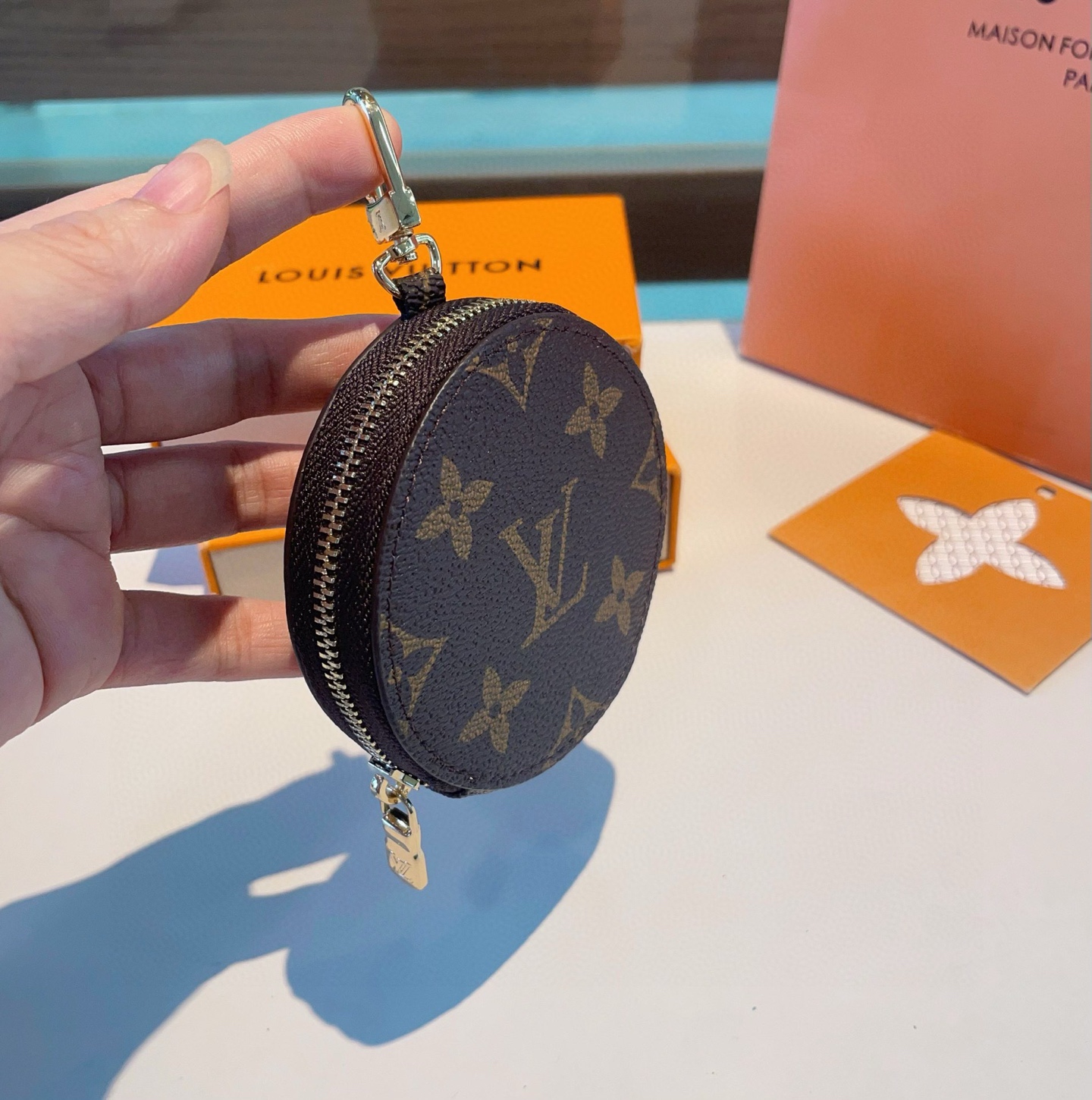 🔥Louis Vuitton老花包包挂饰、小零钱包。Lv包饰挂件钥匙扣、独家原单货，标志性老花超级百搭，
